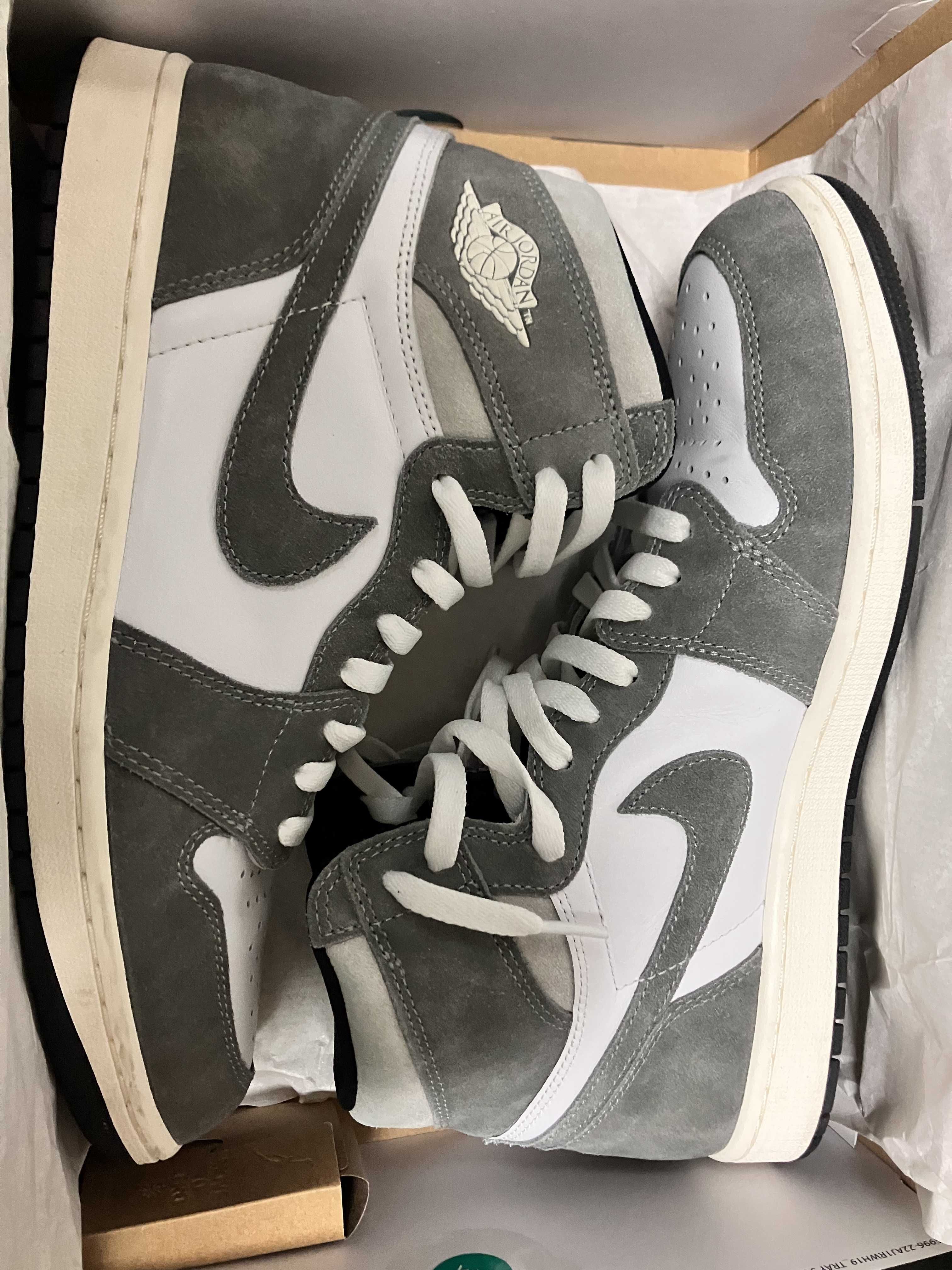 Nike Air Jordan 1 Retro High OG "Black and Smoke Grey"