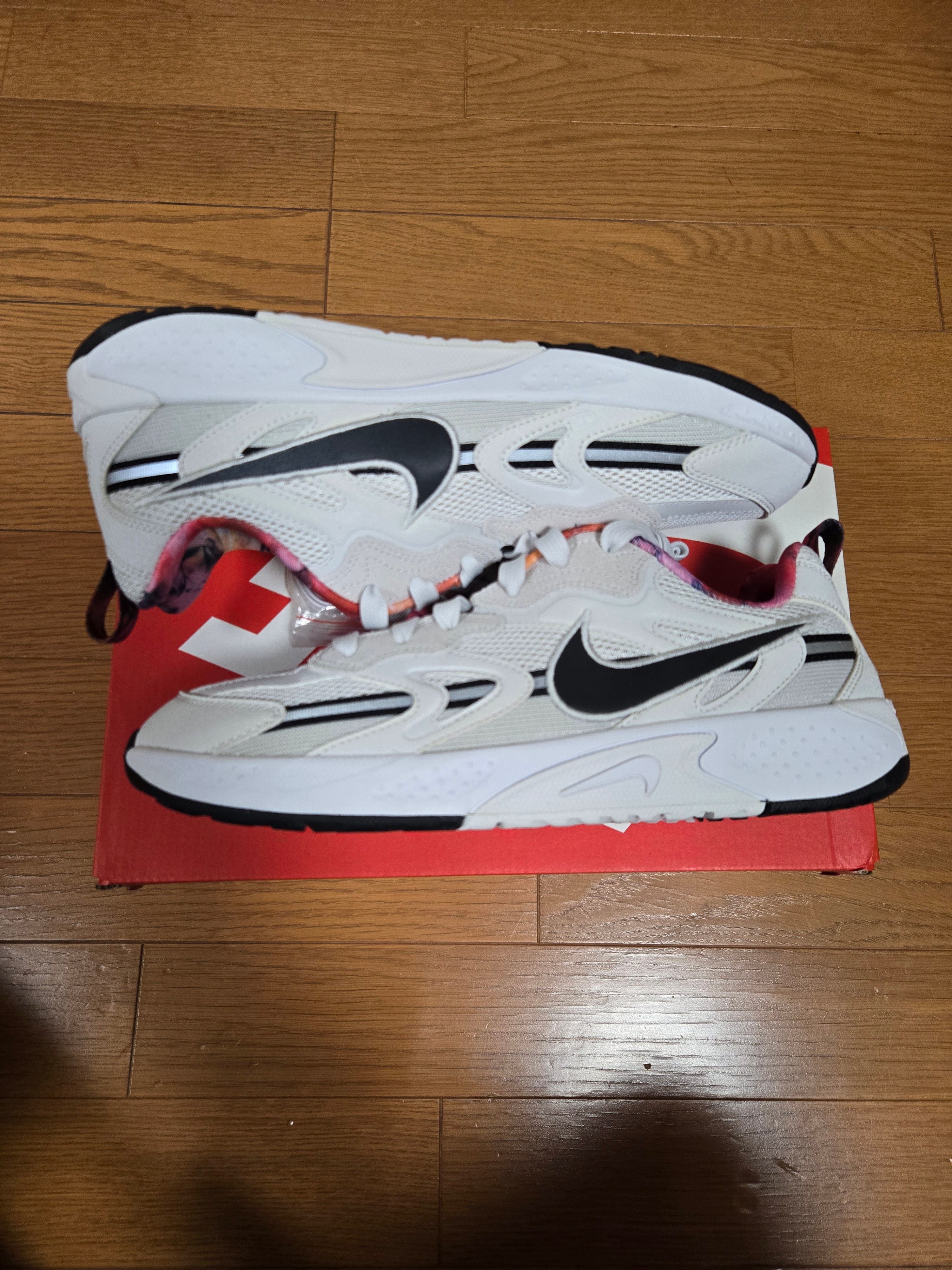 Futura × Nike Women's Jam Train Electric "Platinum Tint and Photon Dust"