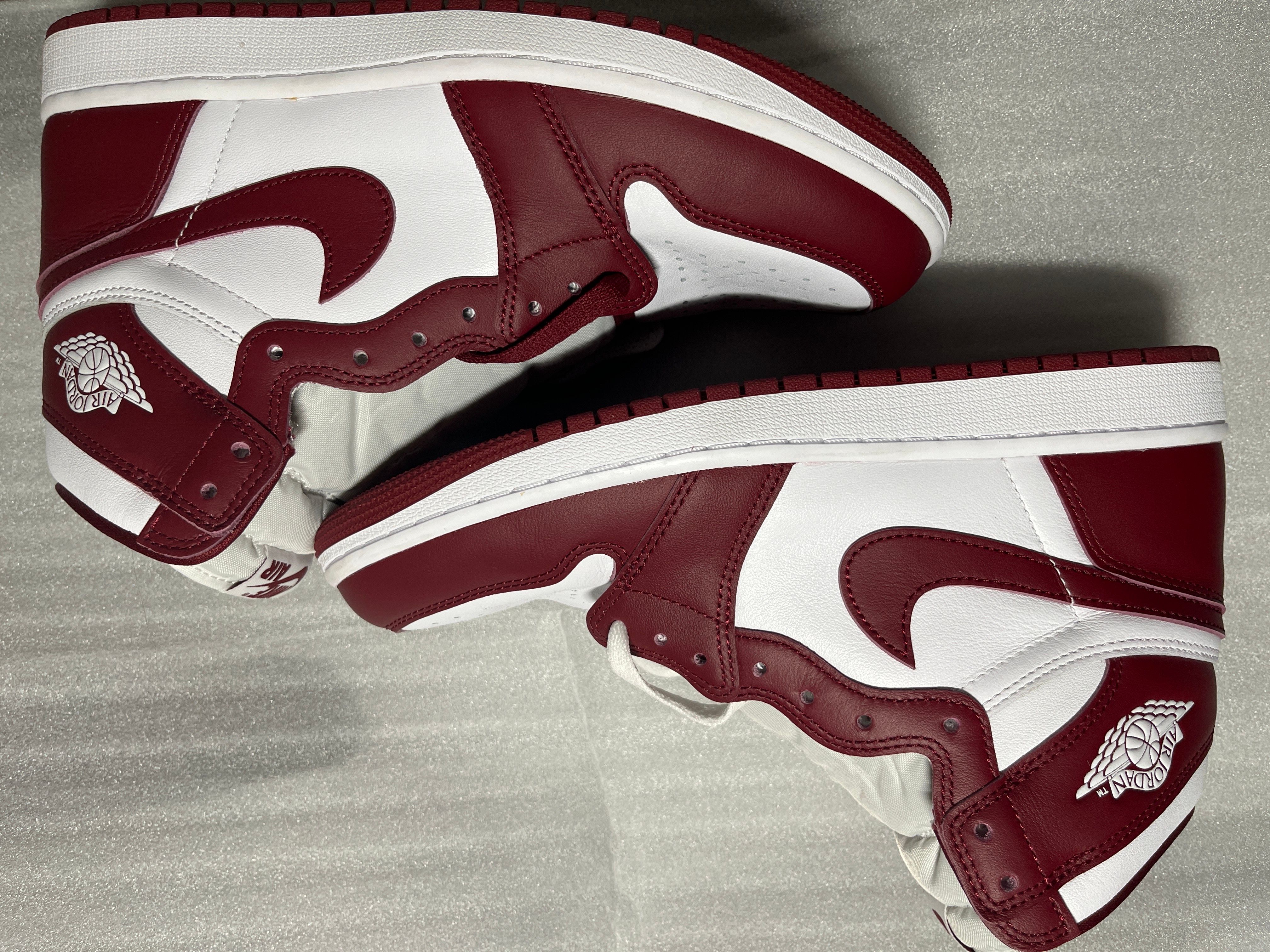 Nike Air Jordan 1 Retro High OG "Artisanal Red"