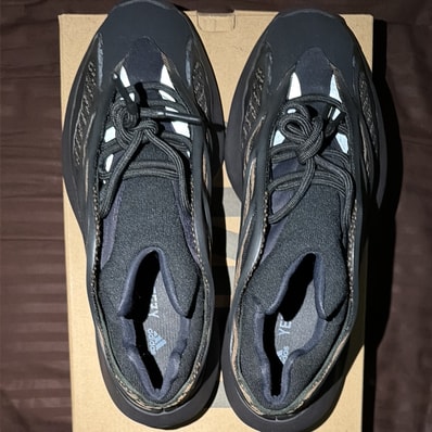 adidas YEEZY 700V3 "Clay Brown"