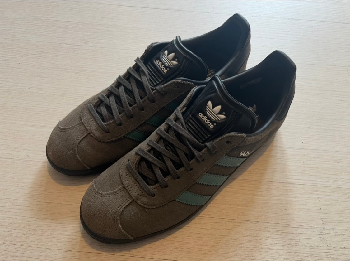 アディダス ガゼル "パントーン/コア ブラック"