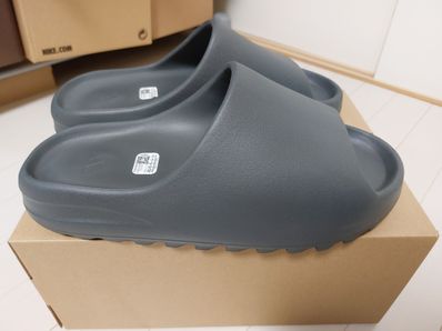 adidas YEEZY Slide "Granite"