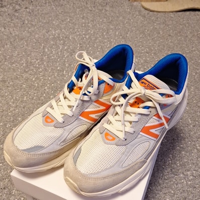 KITH × New Balance 990V6 Madison Square Garden "Sanddrift"