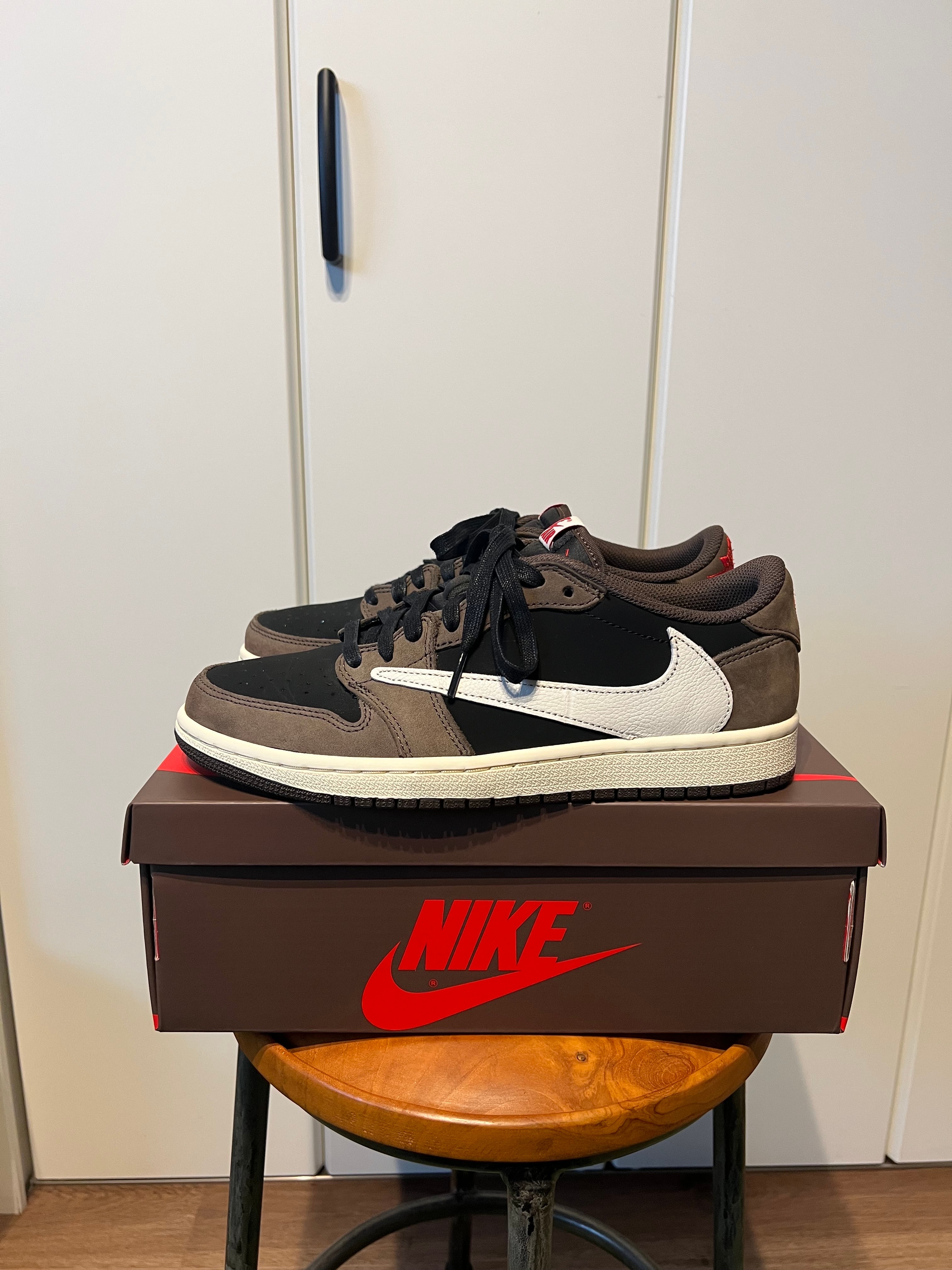 Travis Scott × Nike Air Jordan 1 Low OG SP-T "Black/Dark Mocha"