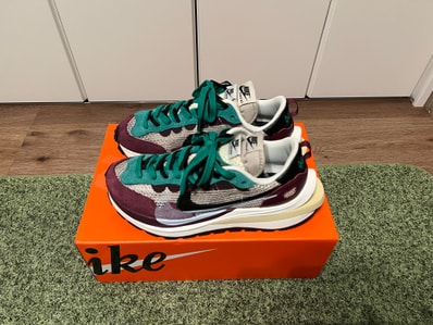 sacai × Nike Vapor Waffle "String/Red/Green"