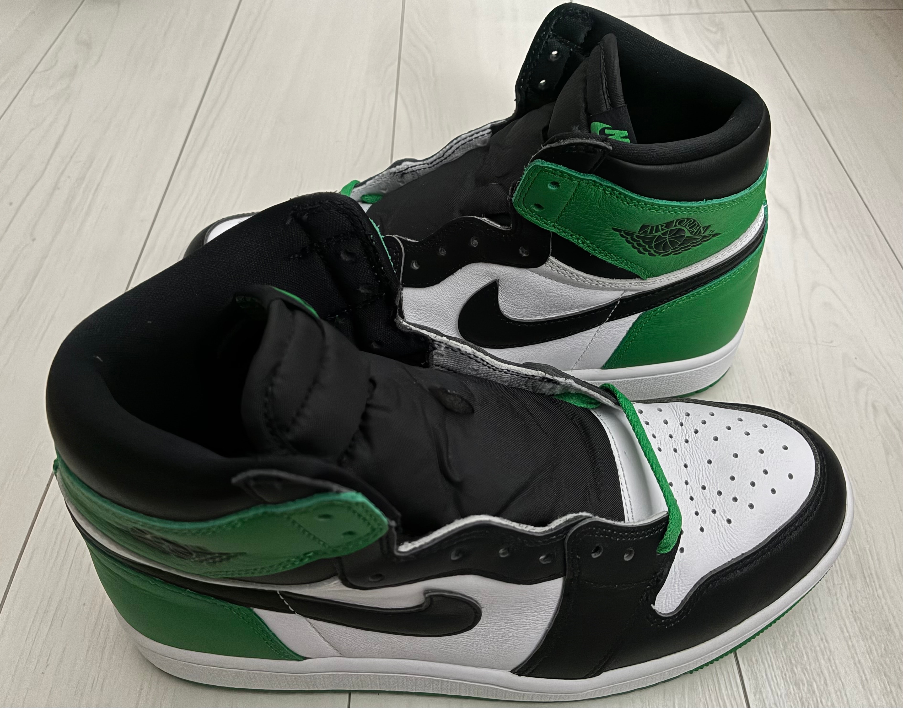 Nike Air Jordan 1 Retro High OG "Celtics/Black and Lucky Green" (2023)