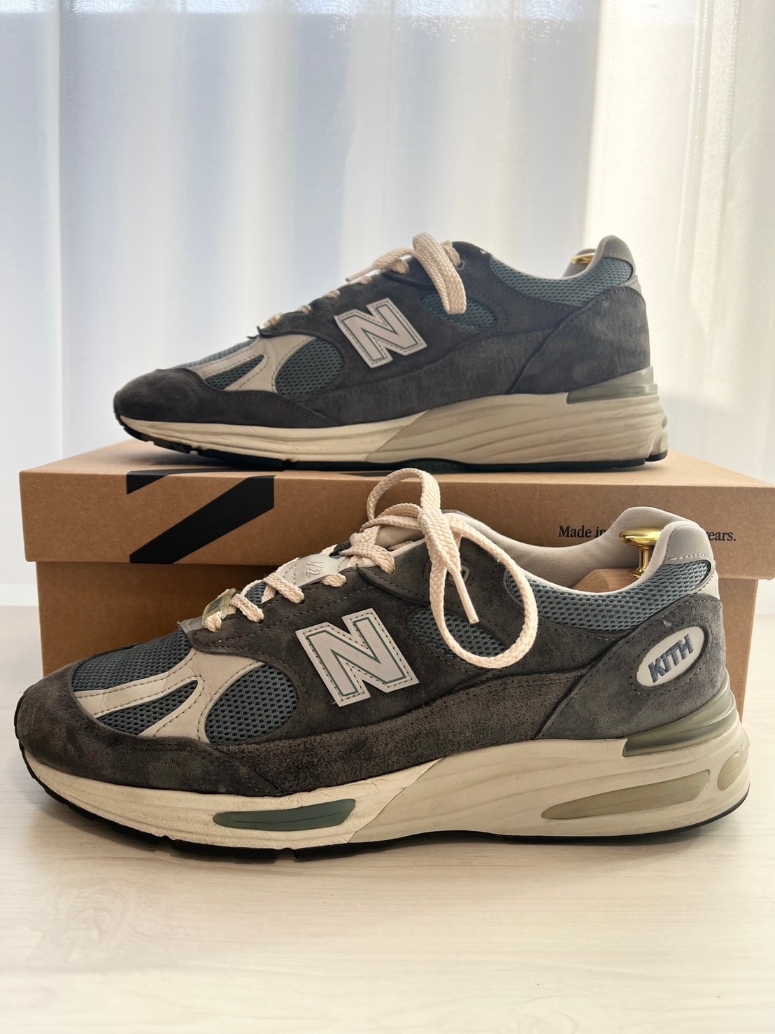 KITH × New Balance 991V2 "Asphalt/Lead/Oyster Mushroom"