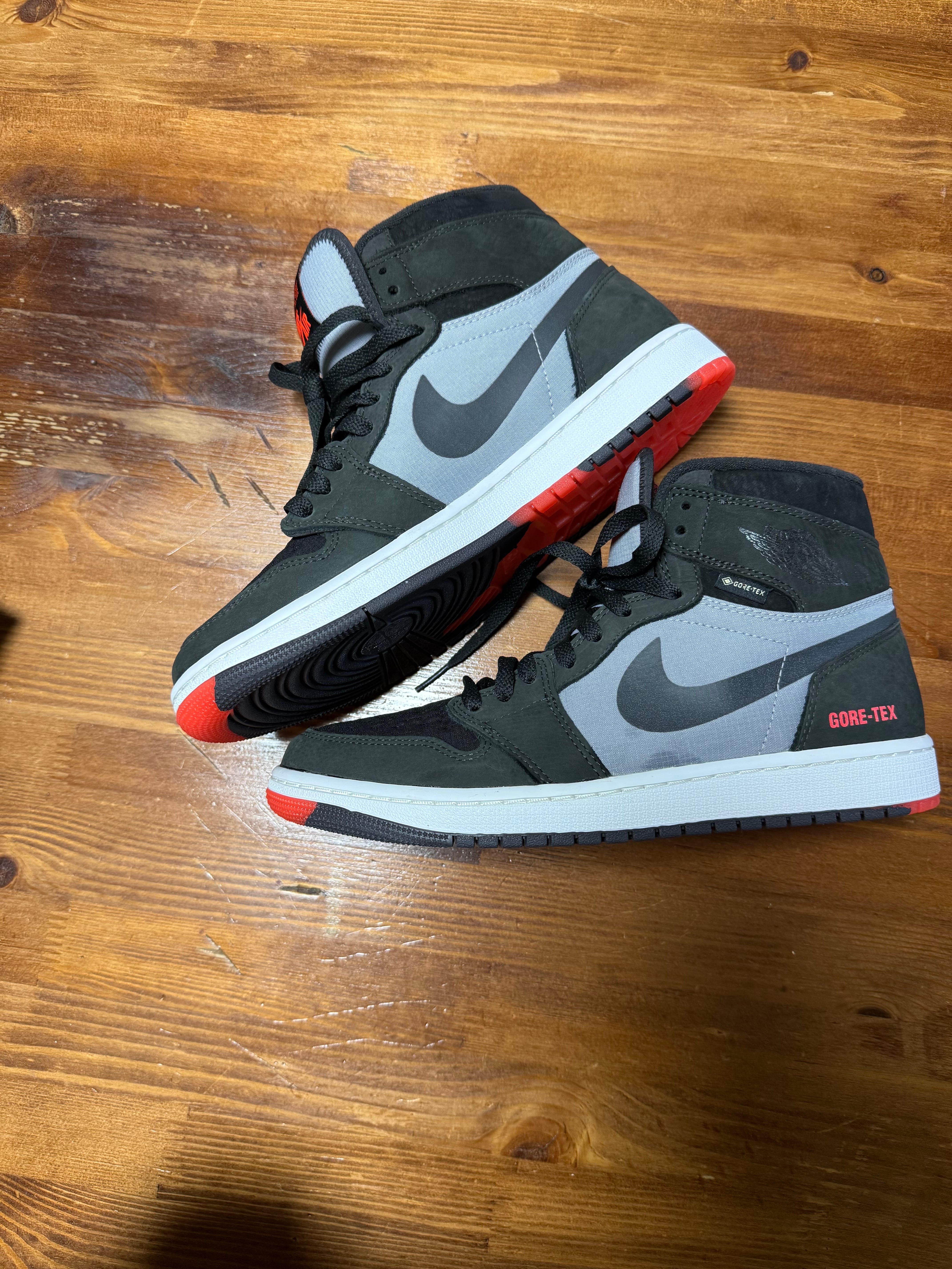 ナイキ エアジョーダン1 エレメント ゴアテックス "ブラックセメント"