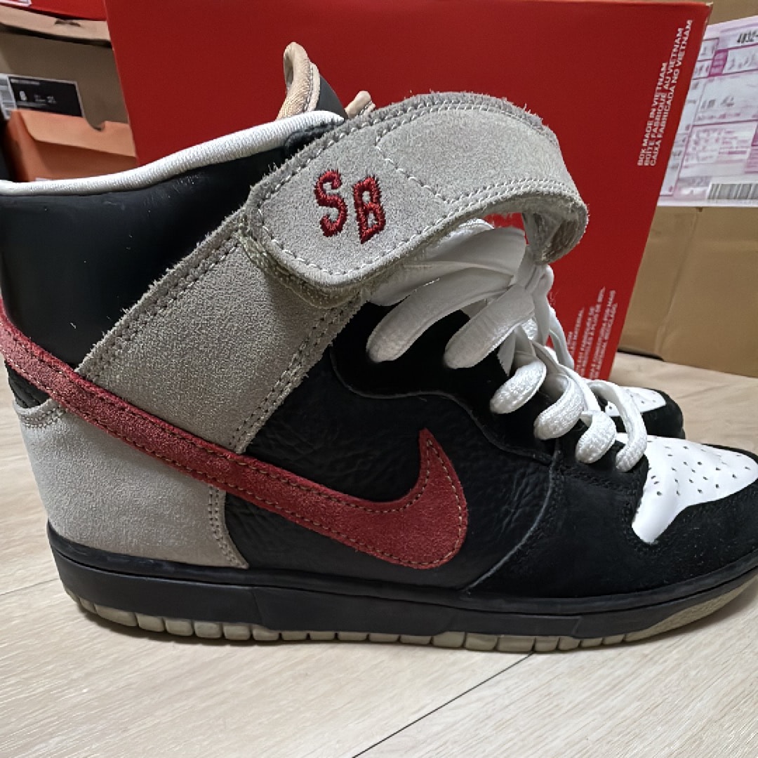 Nike SB Dunk Mid "Guns&Roses"