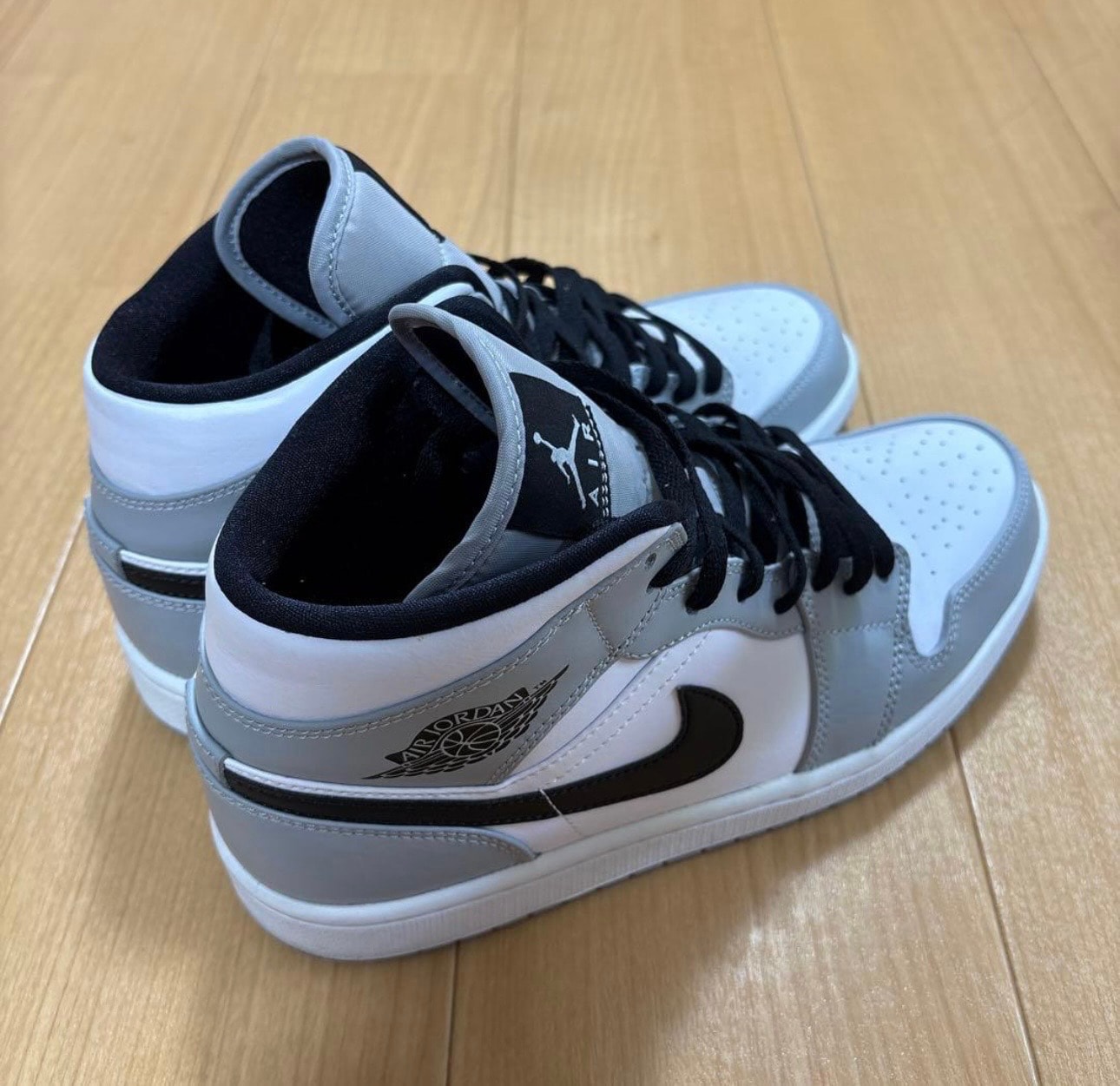Nike Air Jordan 1 Mid "Light Smoke Grey/White/Black"