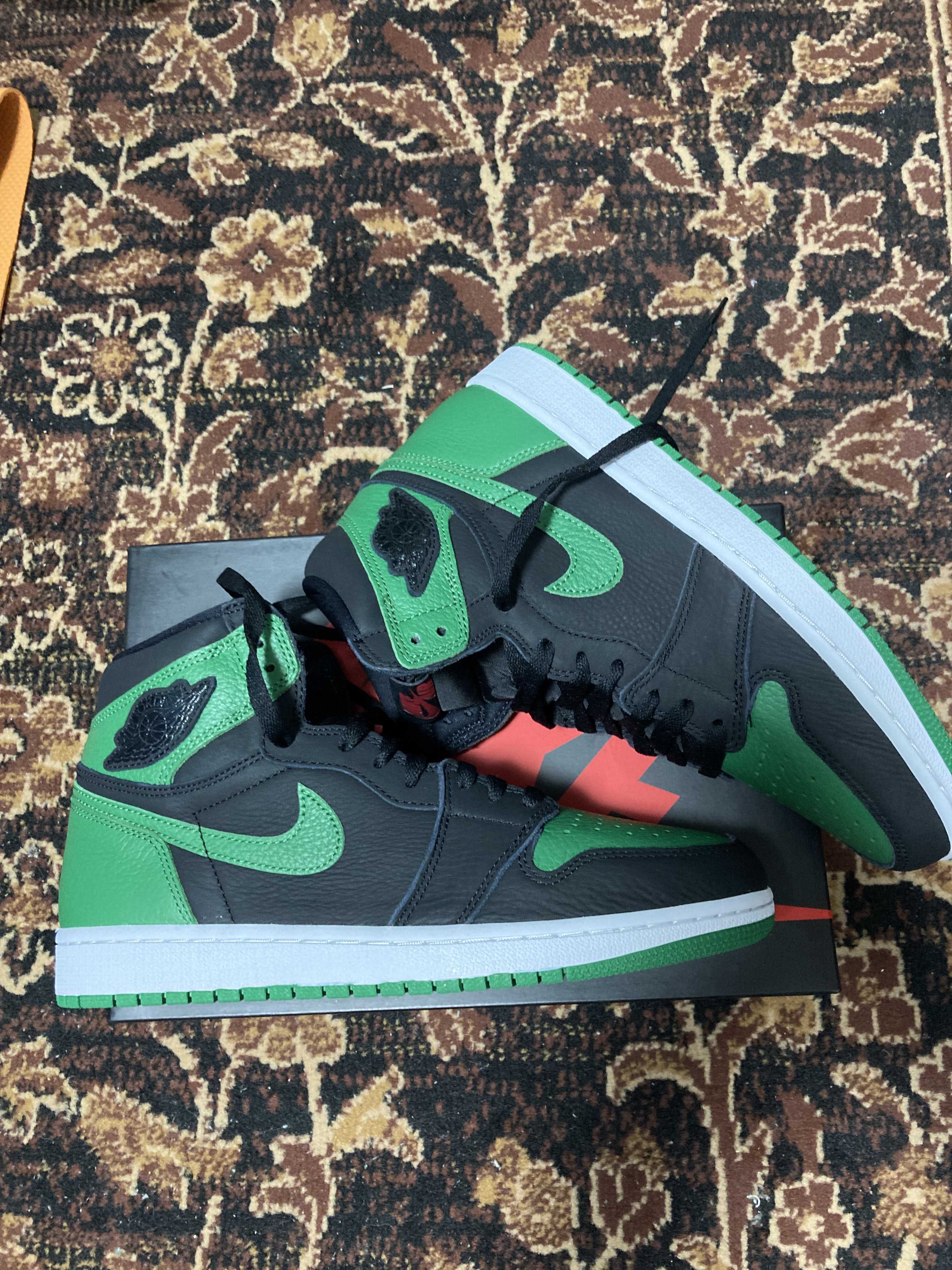 Nike Air Jordan 1 Retro High OG "Black/Pine Green" (2020)
