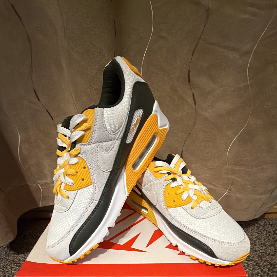 ナイキ エアマックス90 "ホワイト/フォトンダスト/ユニバーシティゴールド"