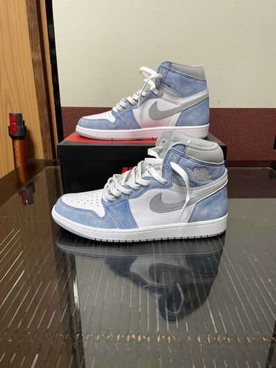Nike Air Jordan 1 High OG "Hyper Royal"