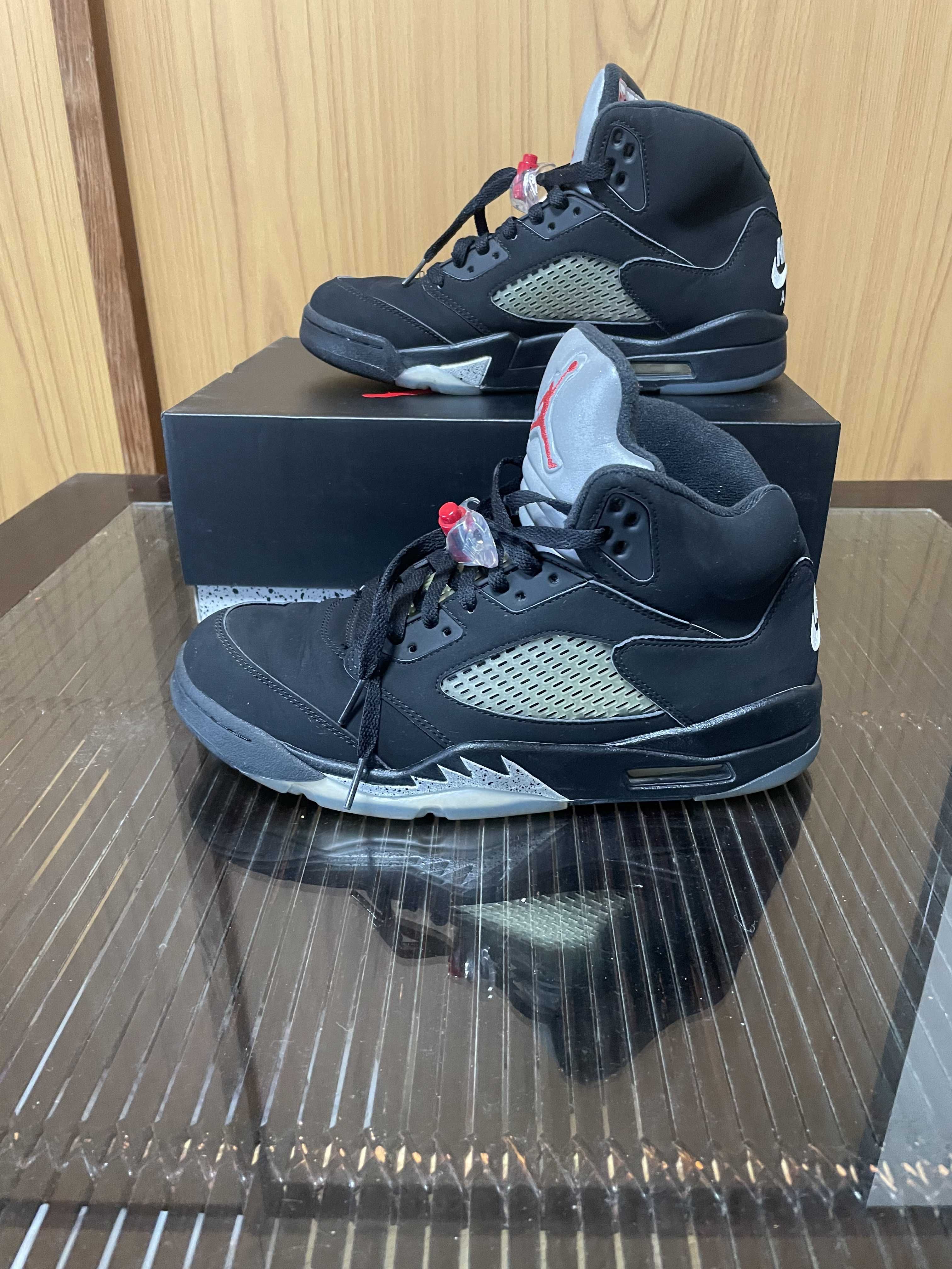 Nike Air Jordan 5 Retro OG "Black/Fire Red/Metallic Silver/White" (2016)