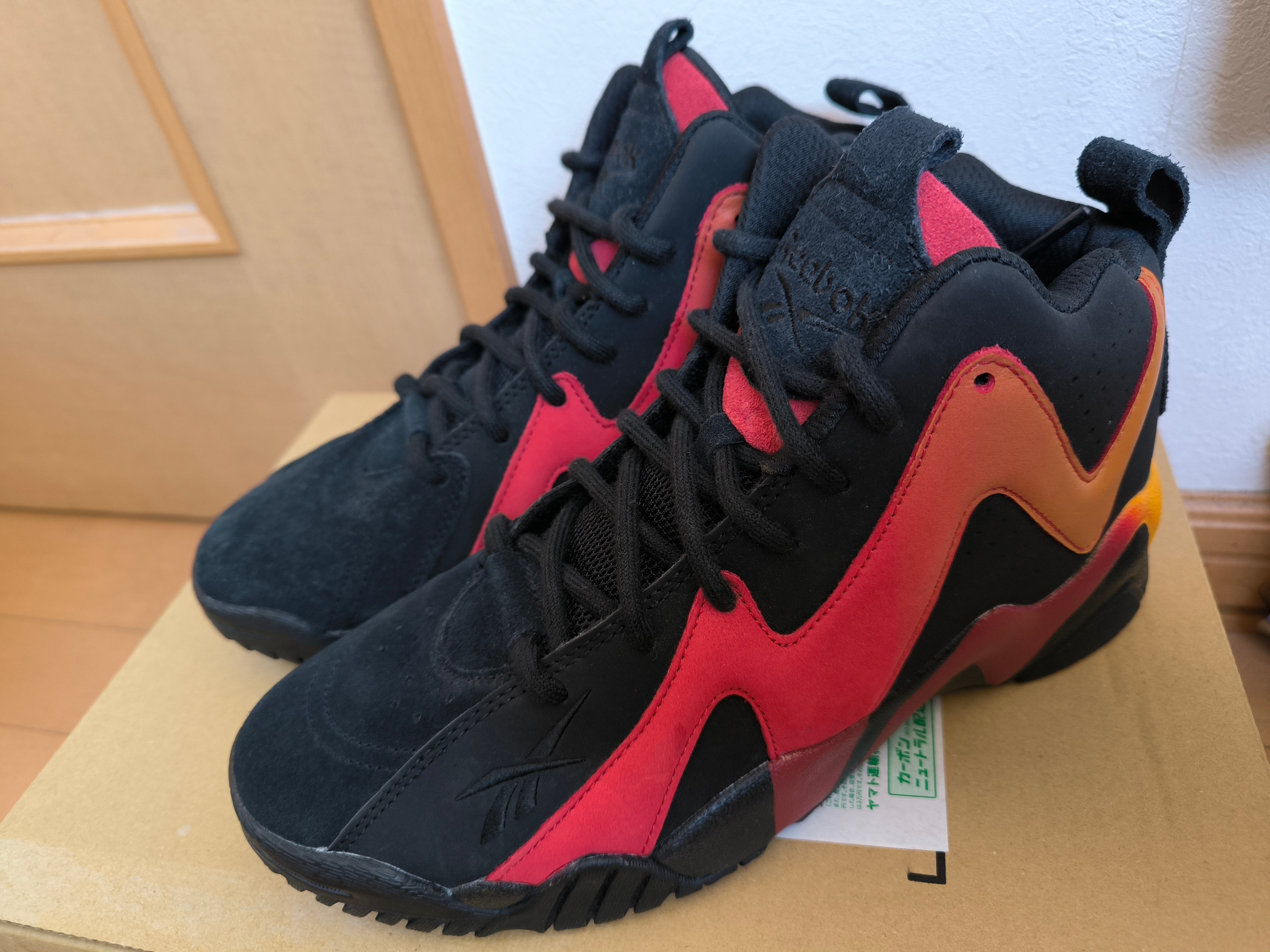 リーボック カミカゼ II "ブラック/フラッシュレッド"