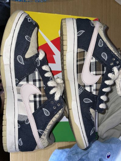 Travis Scott × Nike SB Dunk Low "Black/Parachute Beige"