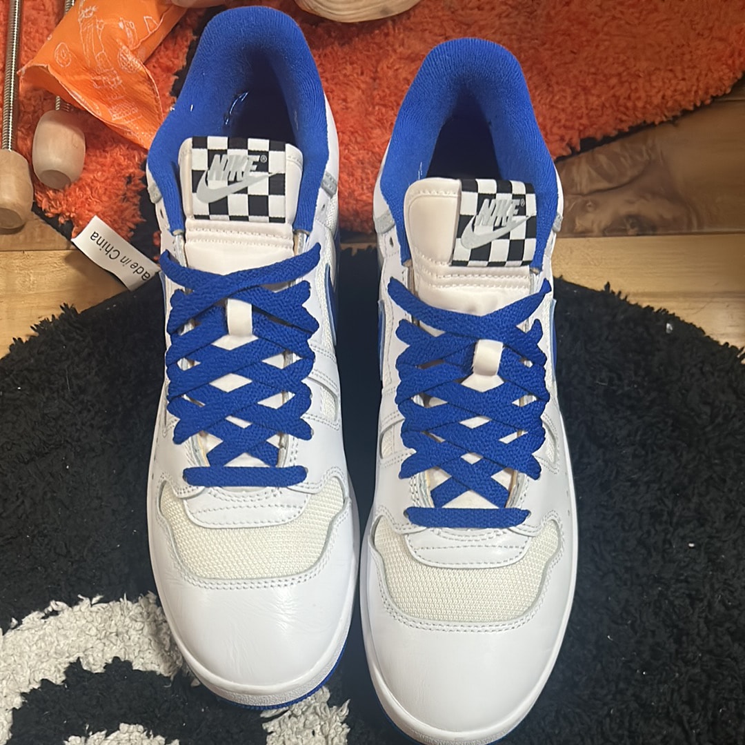 ナイキ アタック "ゲームロイヤル"