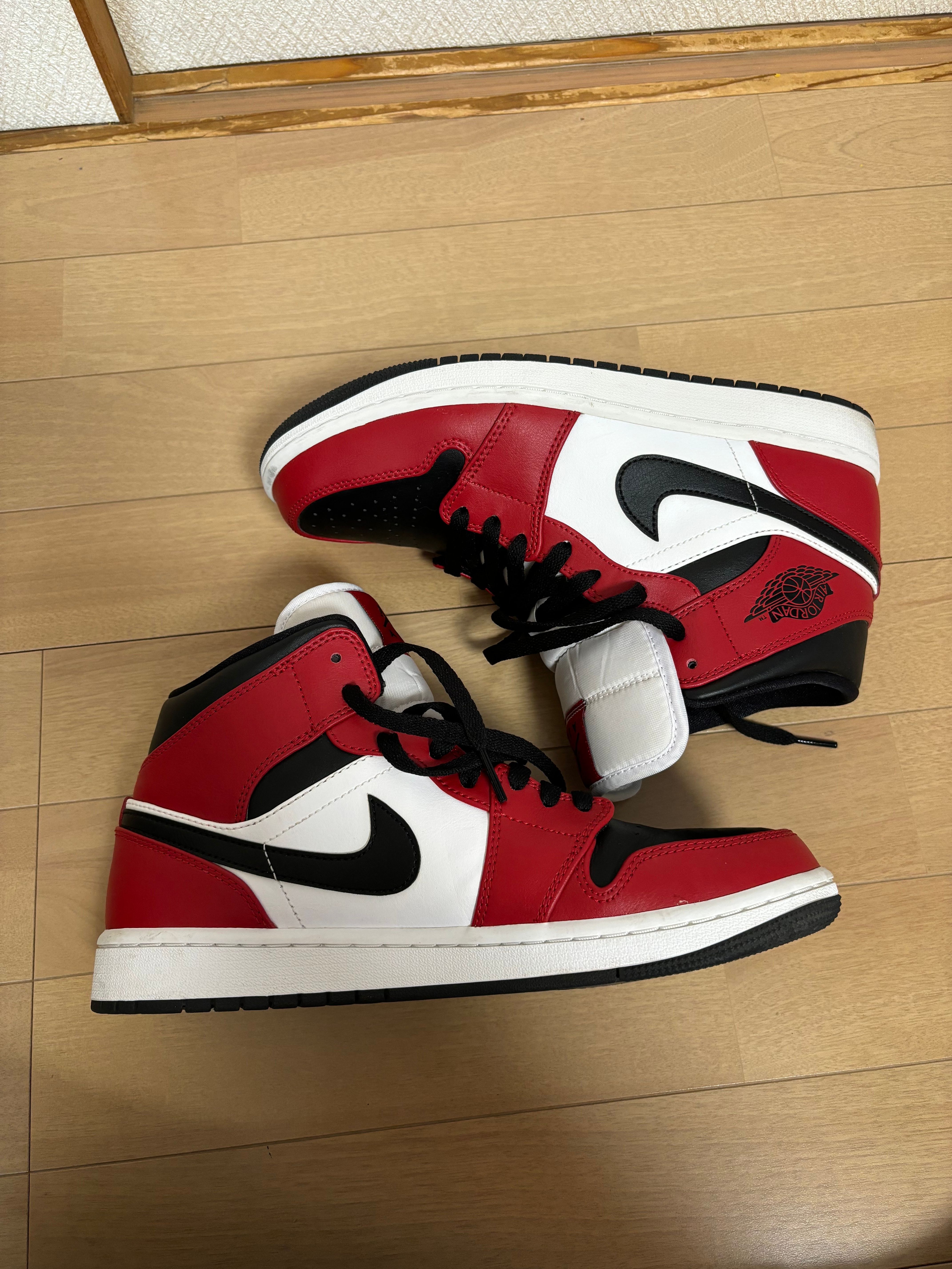Nike Air Jordan 1 Mid "Chicago Black Toe"