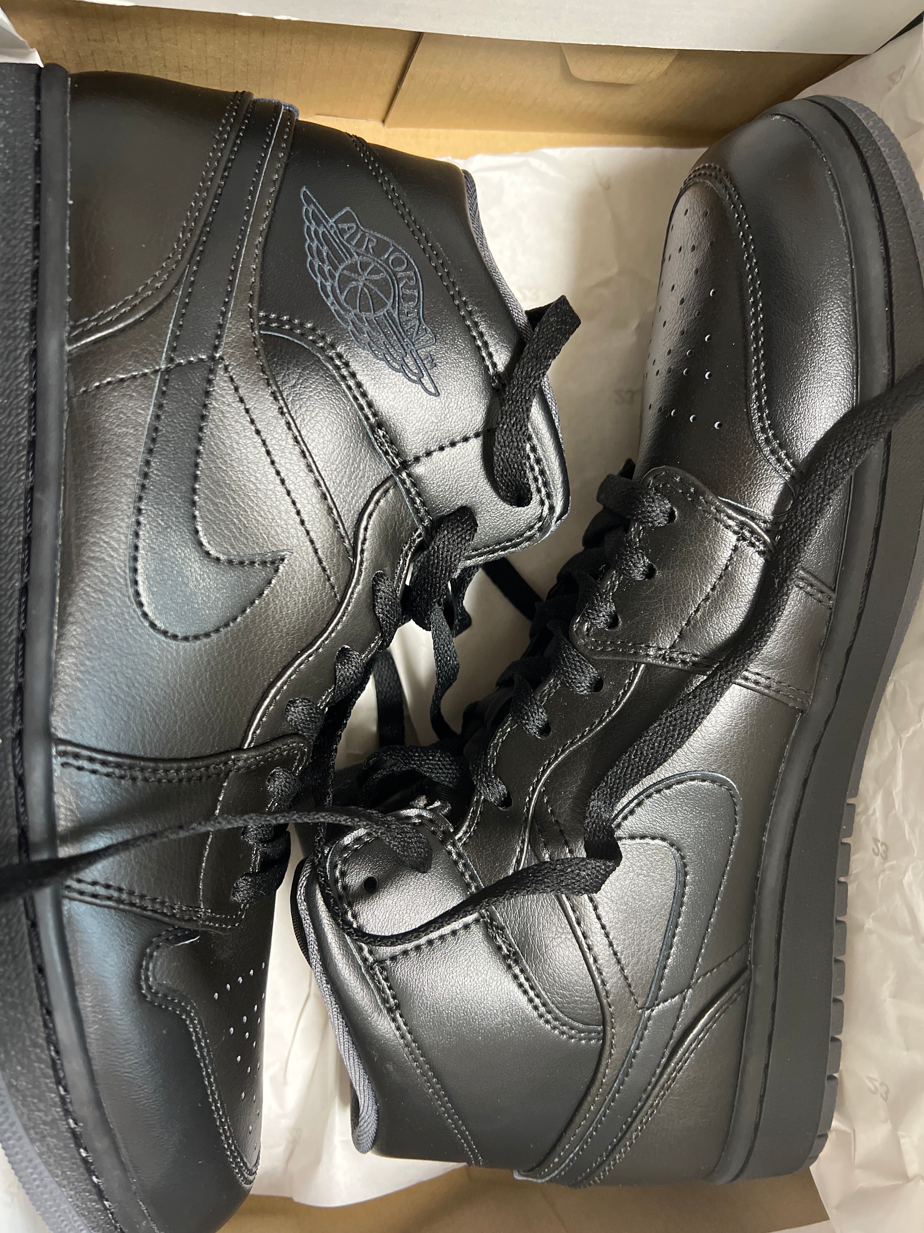 Nike Air Jordan 1 Mid "Triple Black"