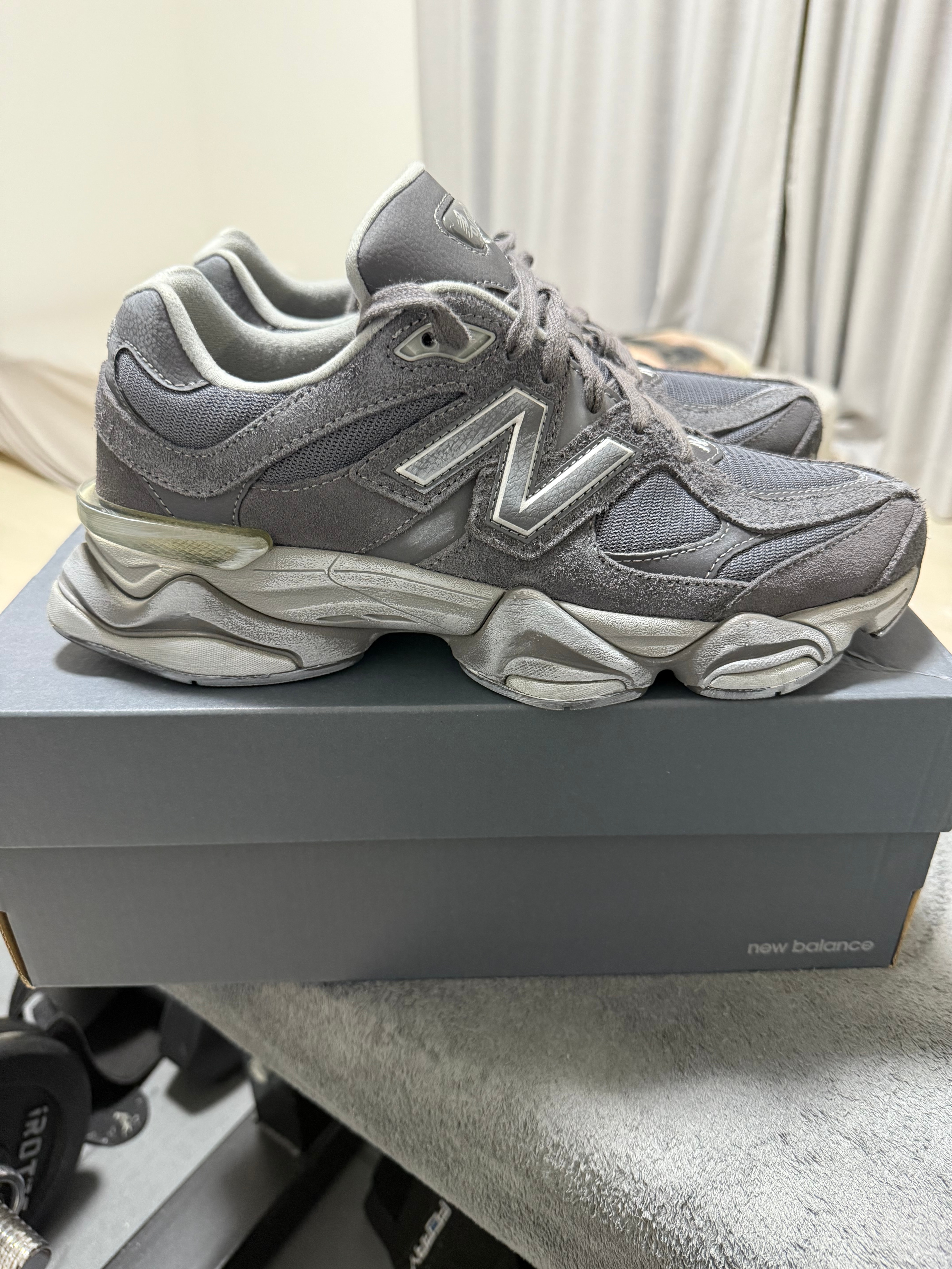 ニューバランス 9060 "マグネット"