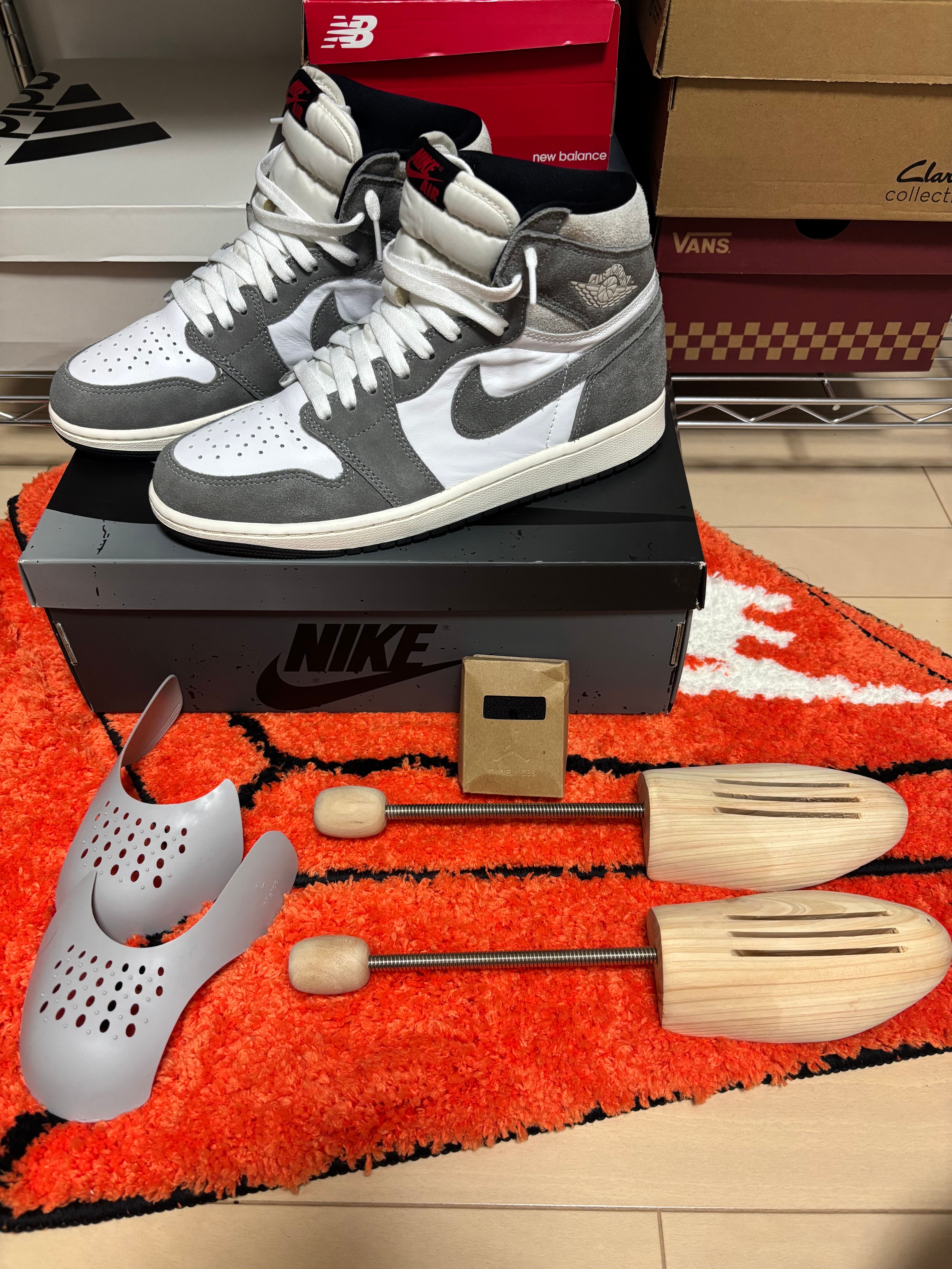 Nike Air Jordan 1 Retro High OG "Black and Smoke Grey"