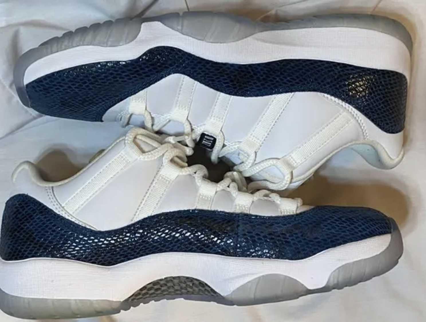 AIR JORDAN 11 LOW "SNAKESKIN"