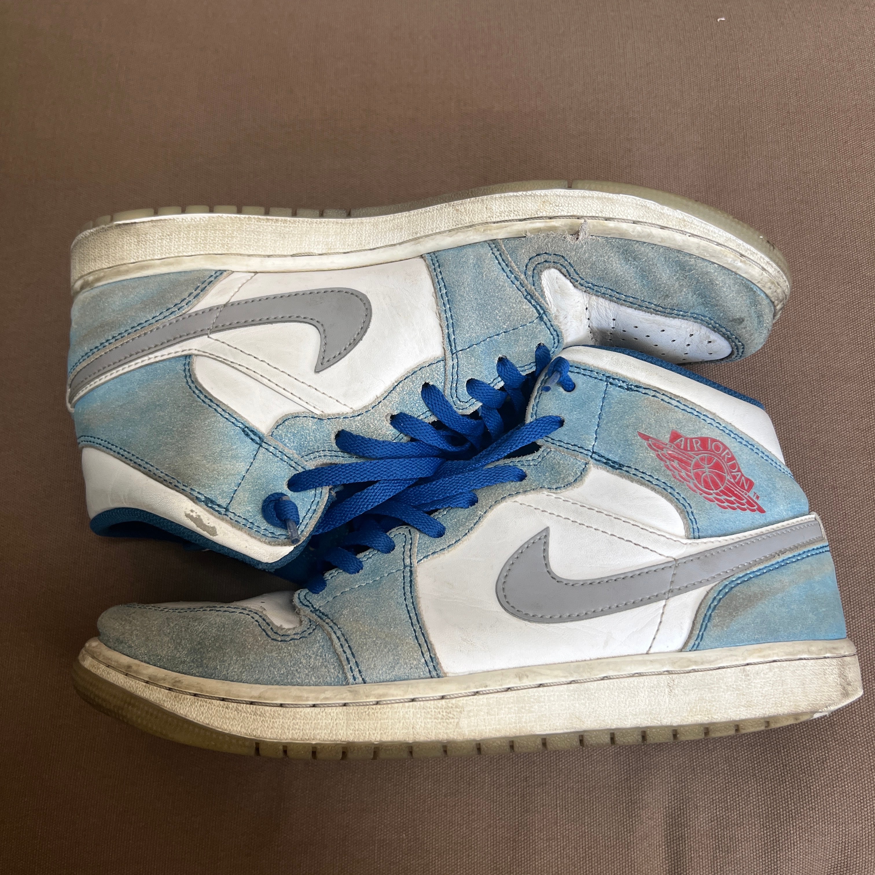 Nike Air Jordan 1 Mid SE "White/Hyper Royal/Red"