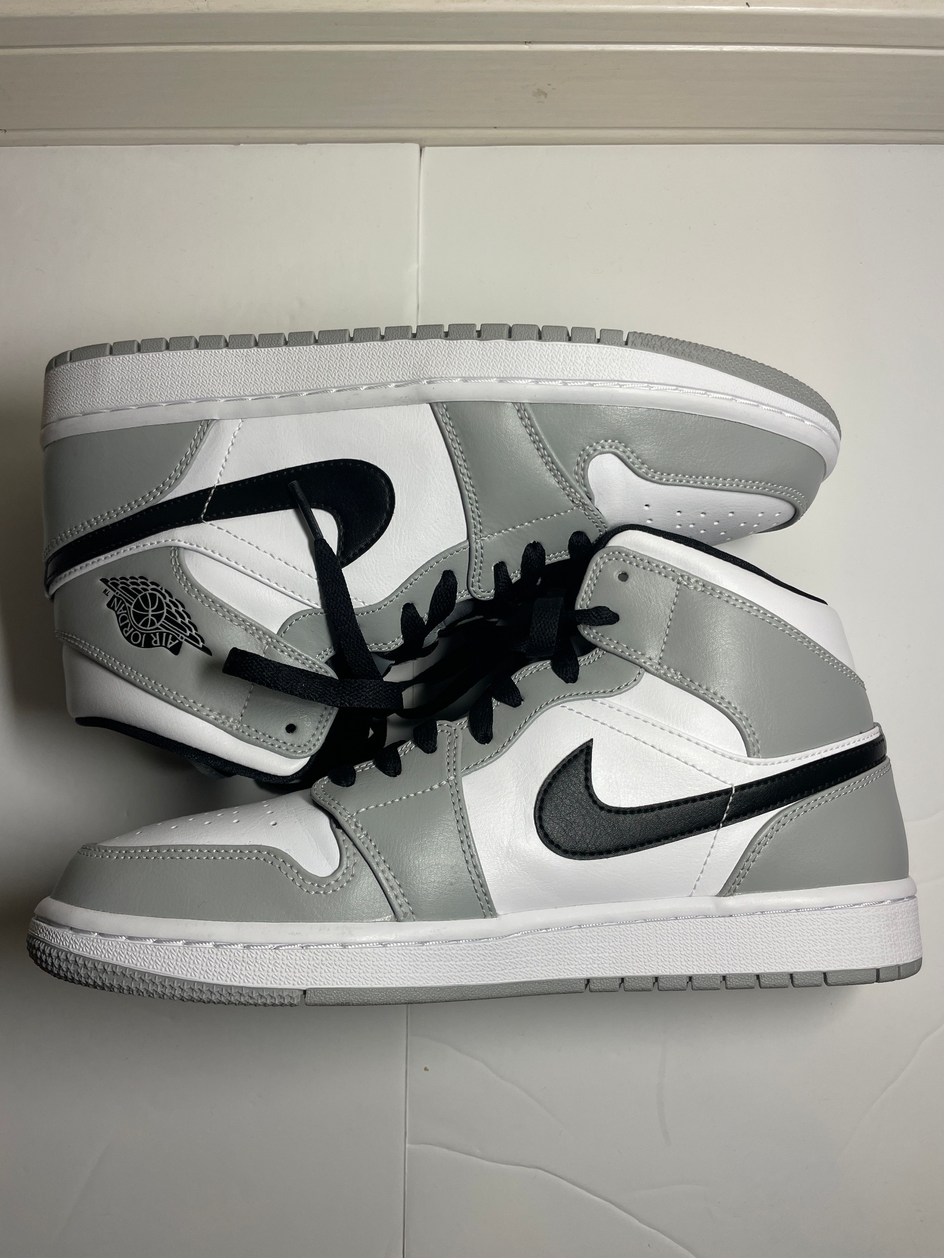 Nike Air Jordan 1 Mid "Light Smoke Grey/White/Black"