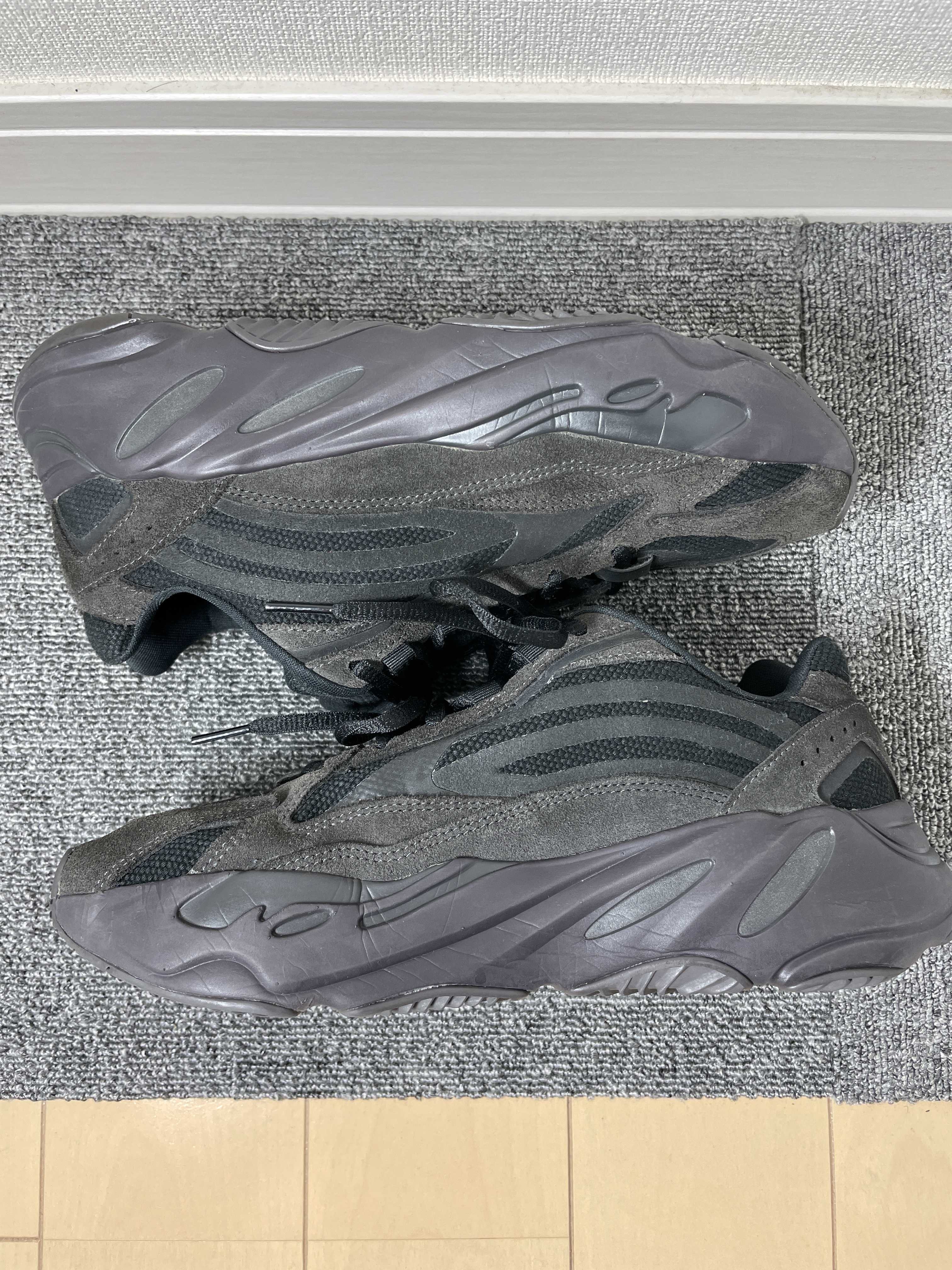 adidas YEEZY BOOST 700 V2 "Vanta"