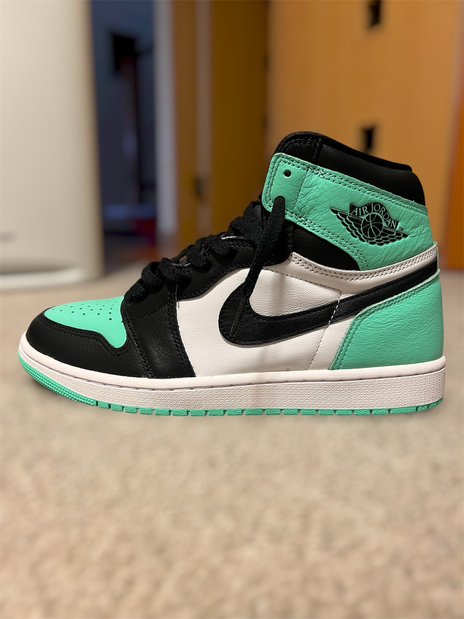 Nike Air Jordan 1 High OG "Green Glow"