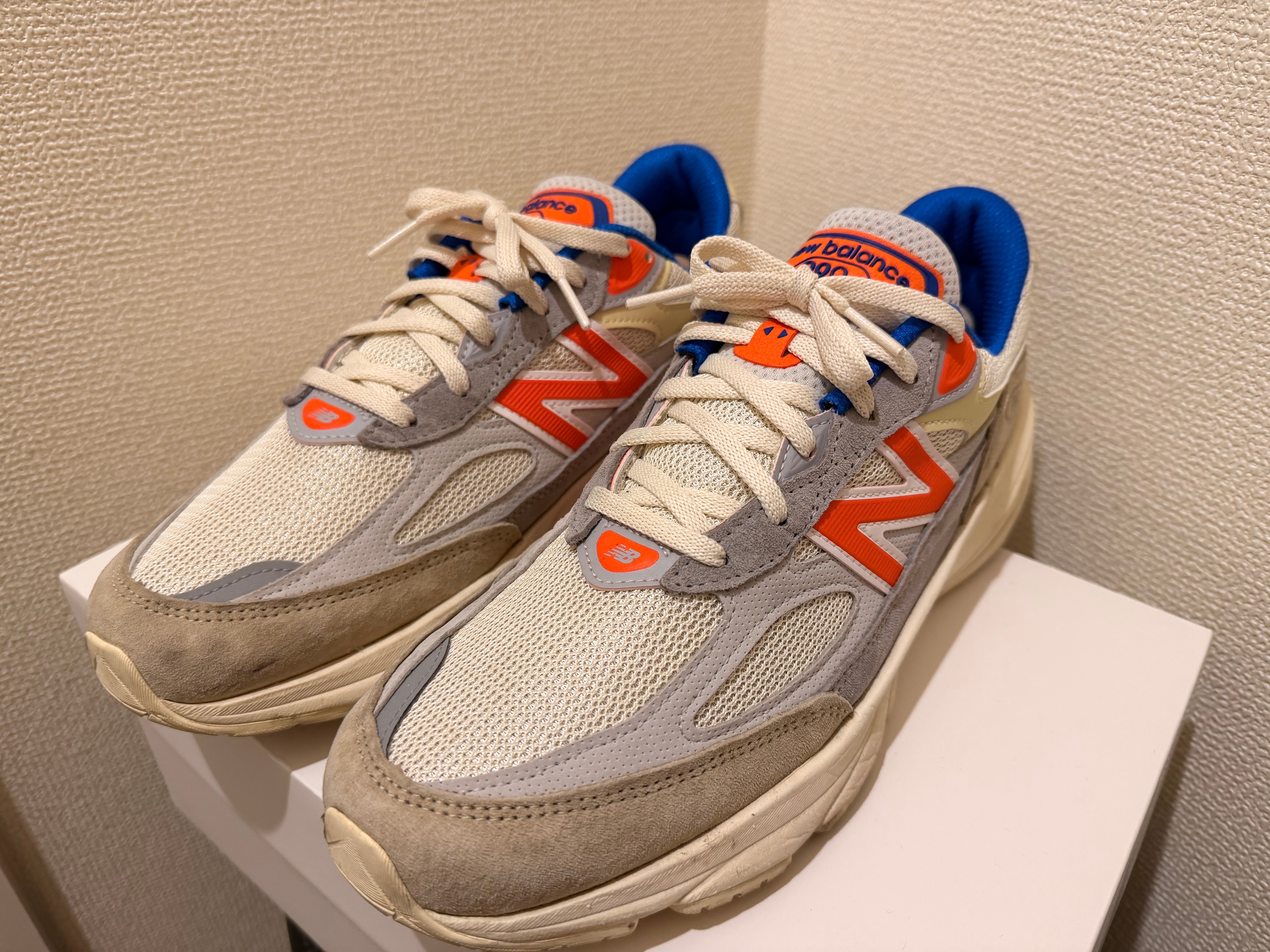 KITH × New Balance 990V6 Madison Square Garden "Sanddrift"