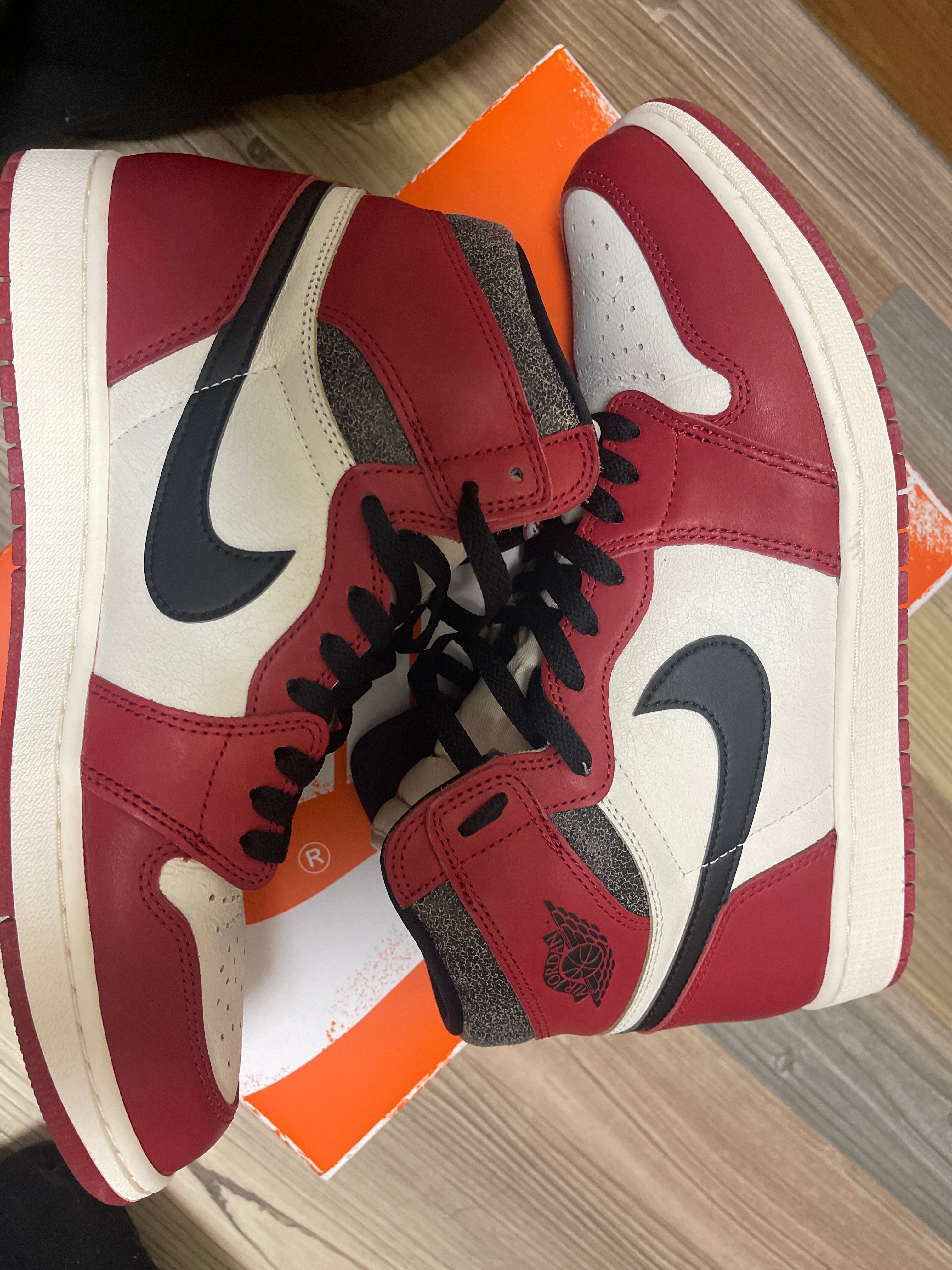 Nike Air Jordan 1 High OG "Lost & Found/Chicago"