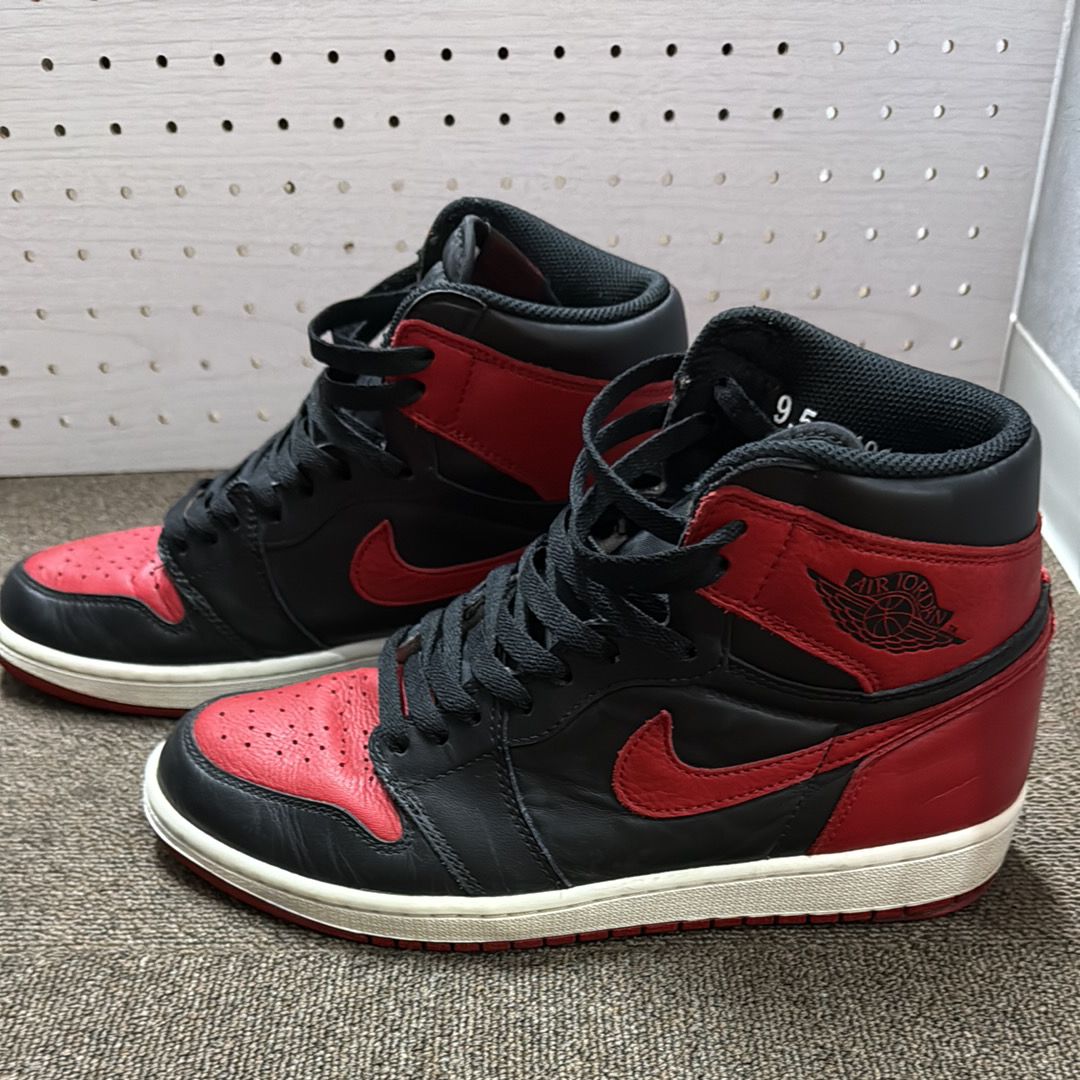 Nike Air Jordan 1 Retro High OG "Bred/Banned" (2016)