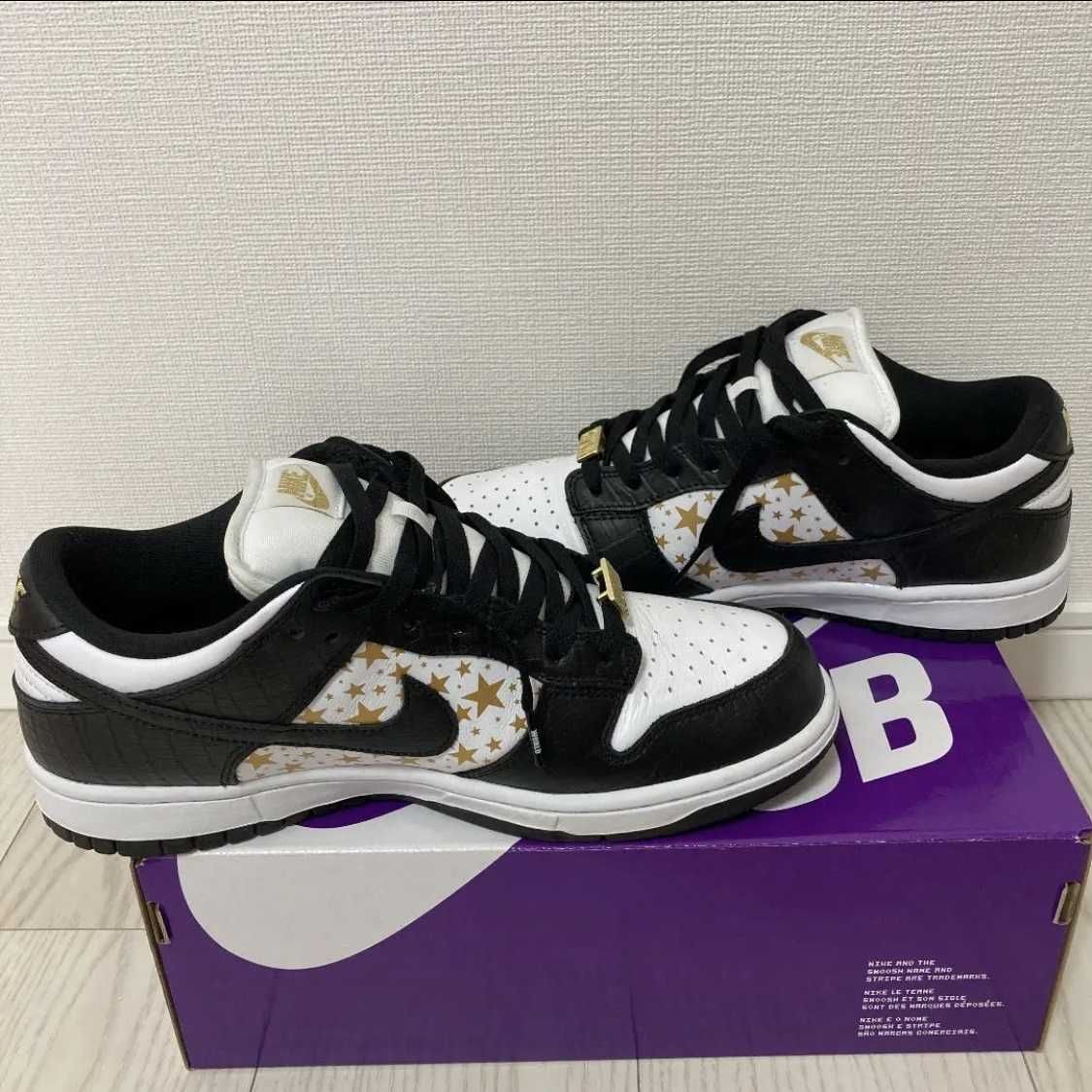 Supreme × Nike SB Dunk Low OG QS Gold Stars "White/Black"