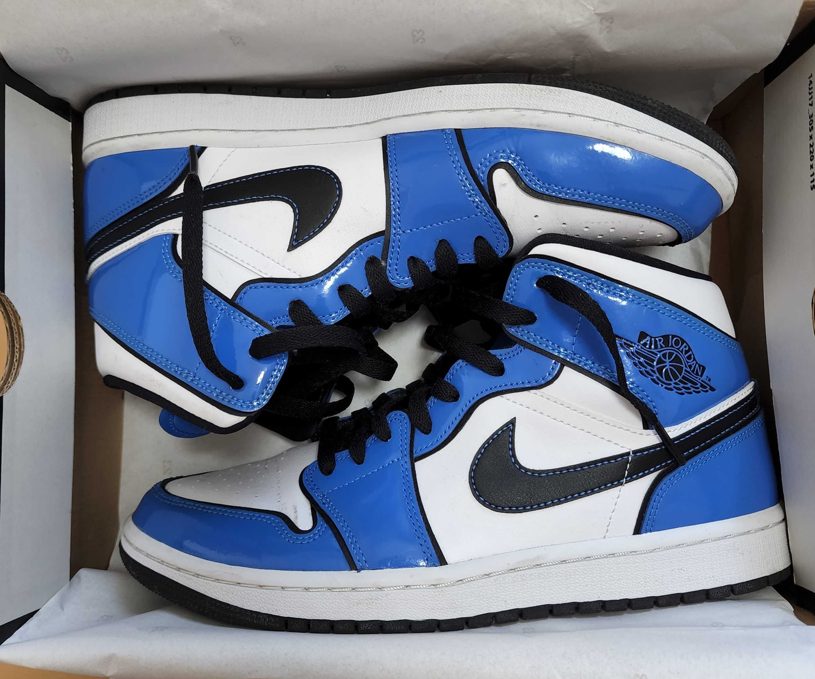 Nike Air Jordan 1 Mid SE "Signal Blue"