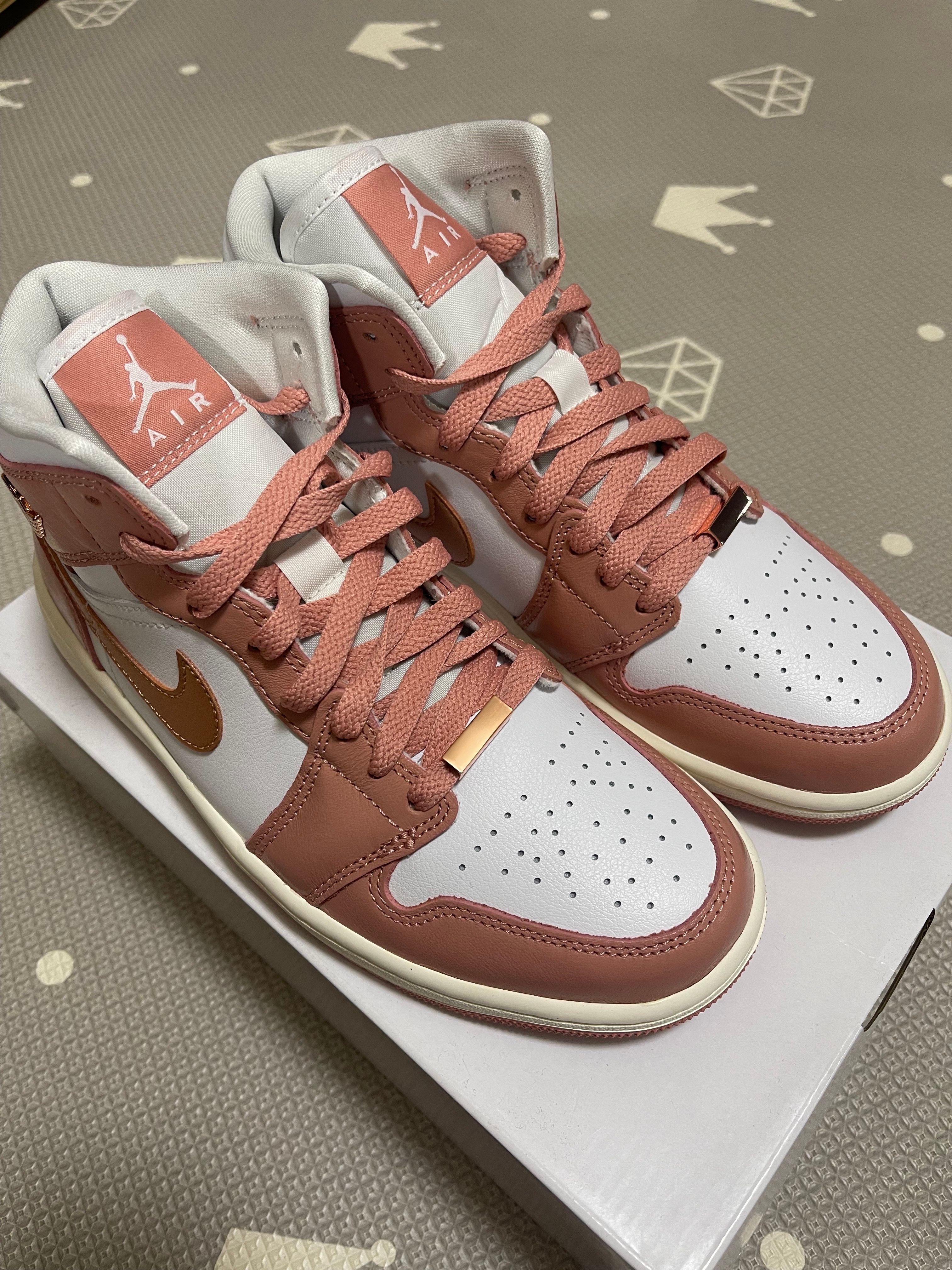 Nike Women's Air Jordan 1 Mid SE "Red Stardust"