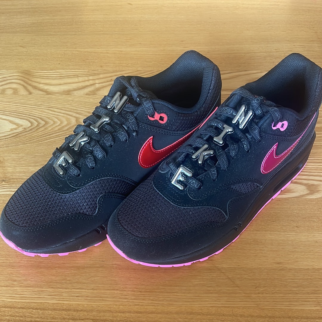 Nike Air Max 1 PRM "Black and Playful Pink"