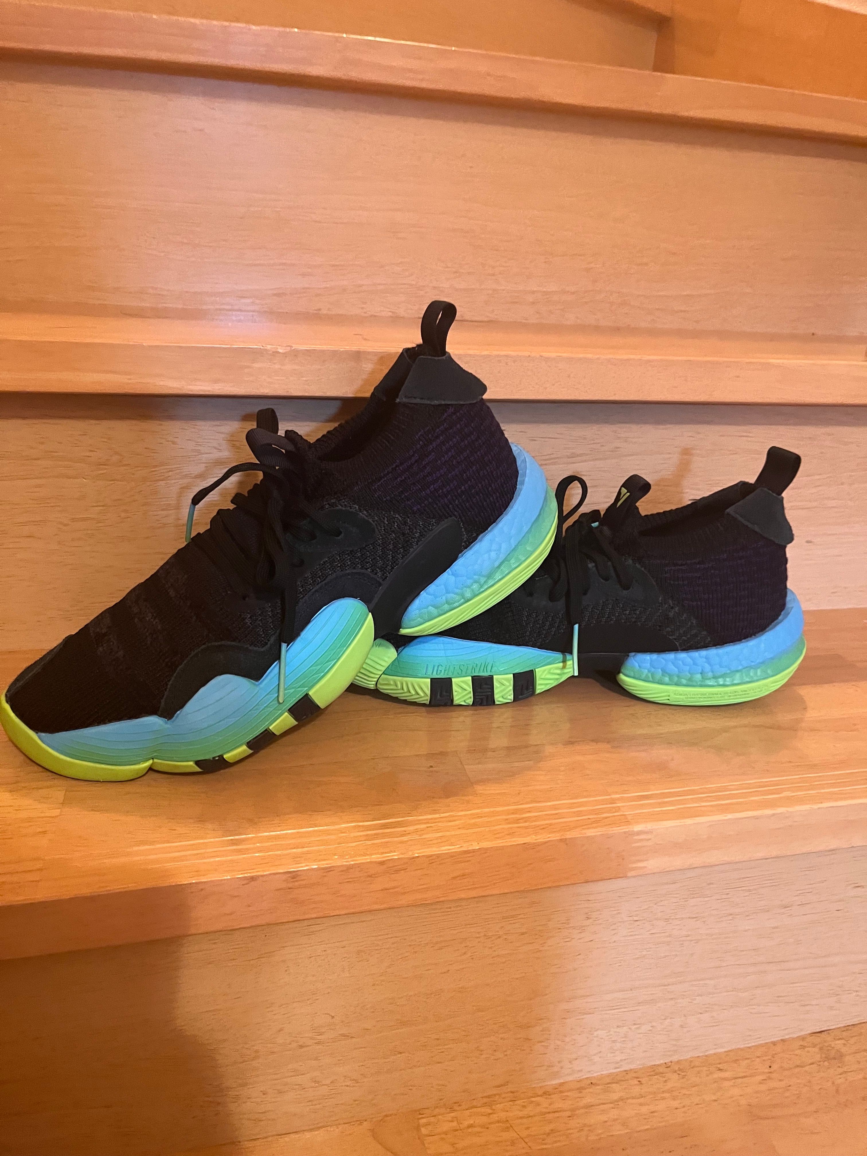 アディダス トレイヤング2 "コア ブラック/チーム ソーラー グリーン"