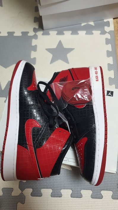 Nike GS Air Jordan 1 Mid "Bred"