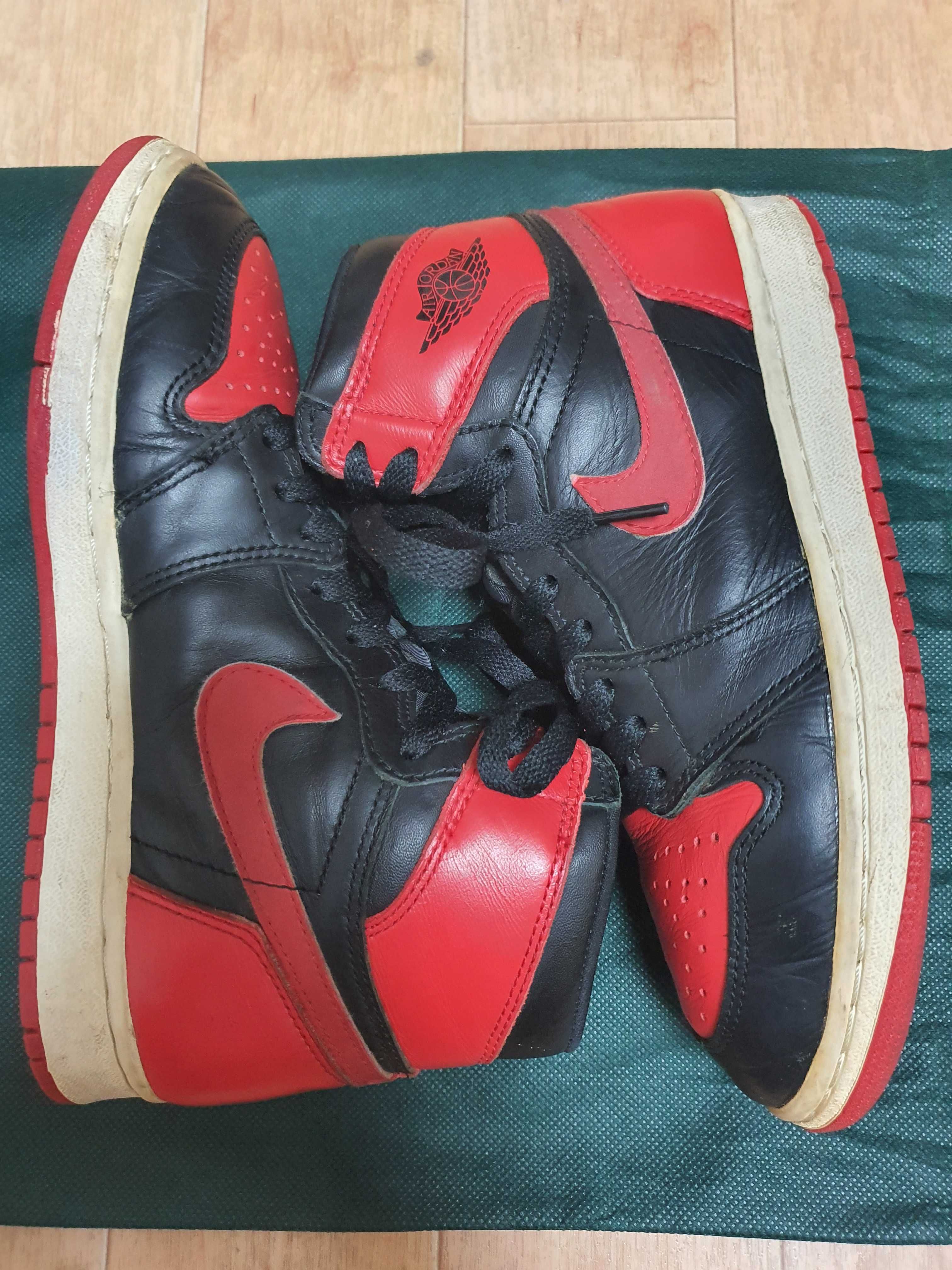 Nike Air Jordan 1 Retro High "Black Varsity Red/Bred"(2001)