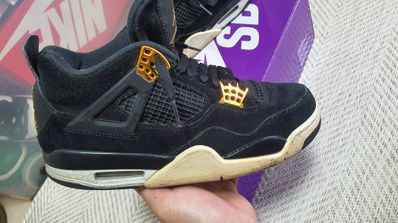 Retro 2025 4 royalty