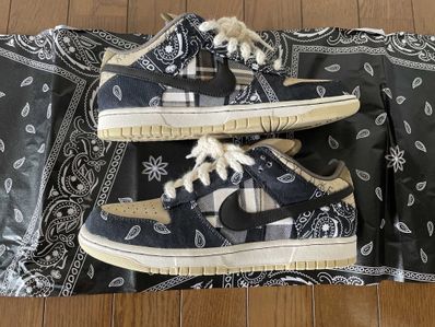 Travis Scott × Nike SB Dunk Low "Black/Parachute Beige"