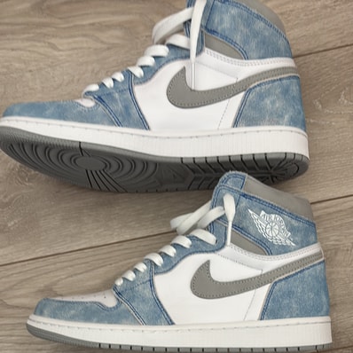 Nike Air Jordan 1 High OG "Hyper Royal"