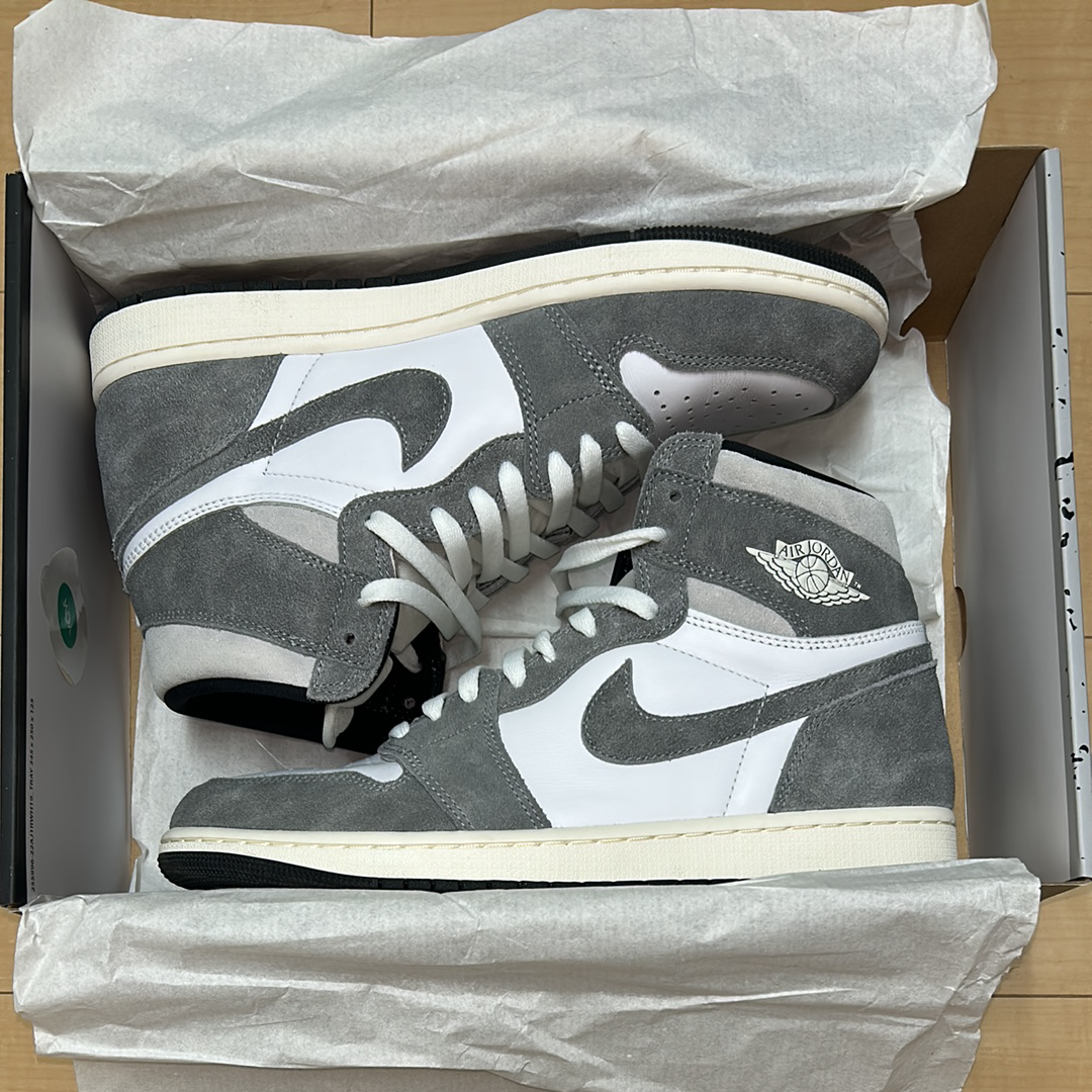 Nike Air Jordan 1 Retro High OG "Black and Smoke Grey"