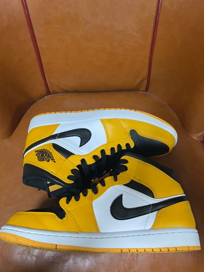 Nike Air Jordan 1 Mid "Taxi"
