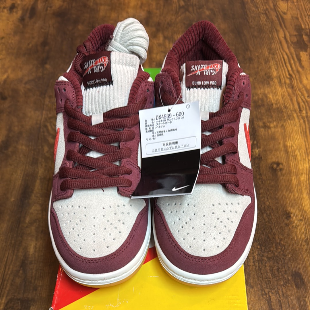 スケートライク ア ガール × ナイキ SBダンク ロー プロ "ダーク ビートルート"