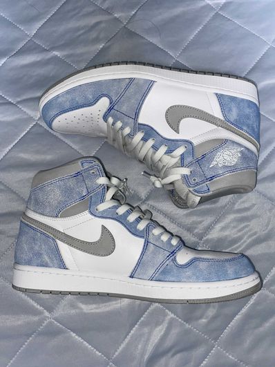 Nike Air Jordan 1 High OG "Hyper Royal"
