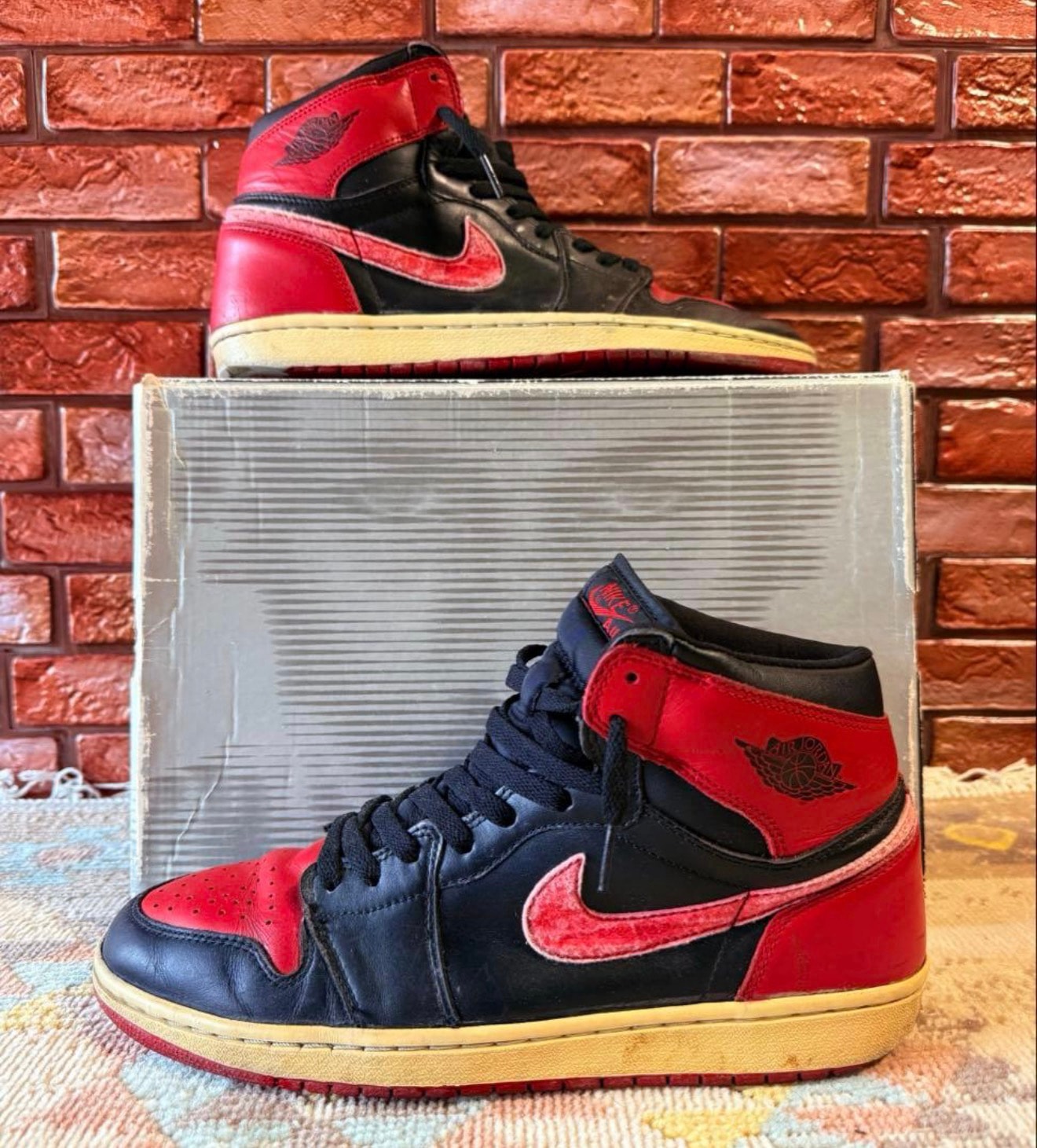 Nike Air Jordan 1 Retro High "Black Varsity Red/Bred"(2001)
