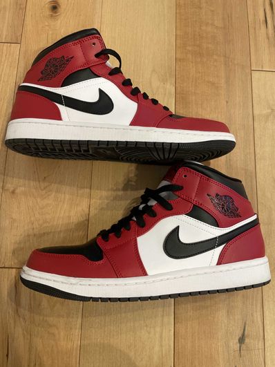Nike Air Jordan 1 Mid "Chicago Black Toe"