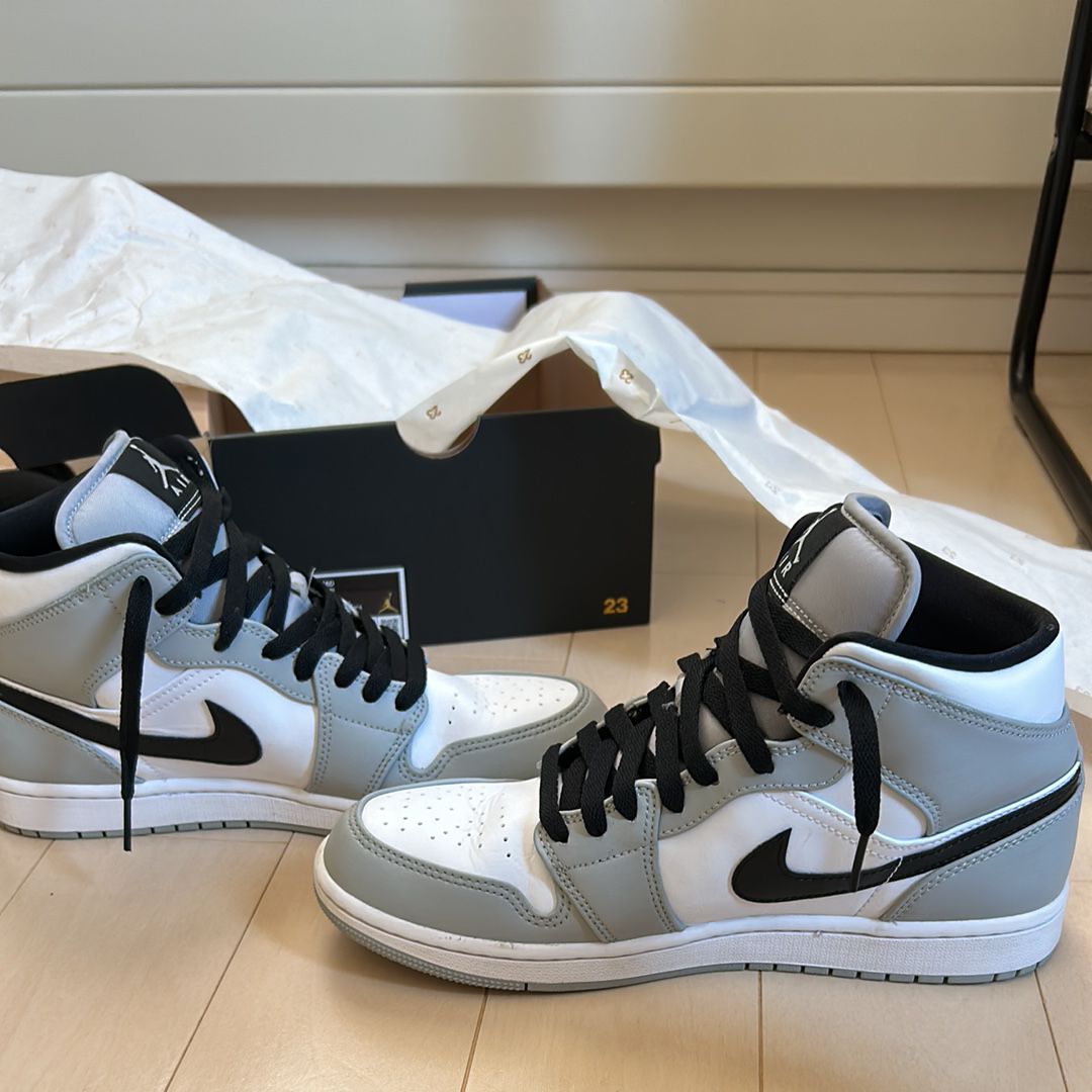 Nike Air Jordan 1 Mid "Light Smoke Grey/White/Black"